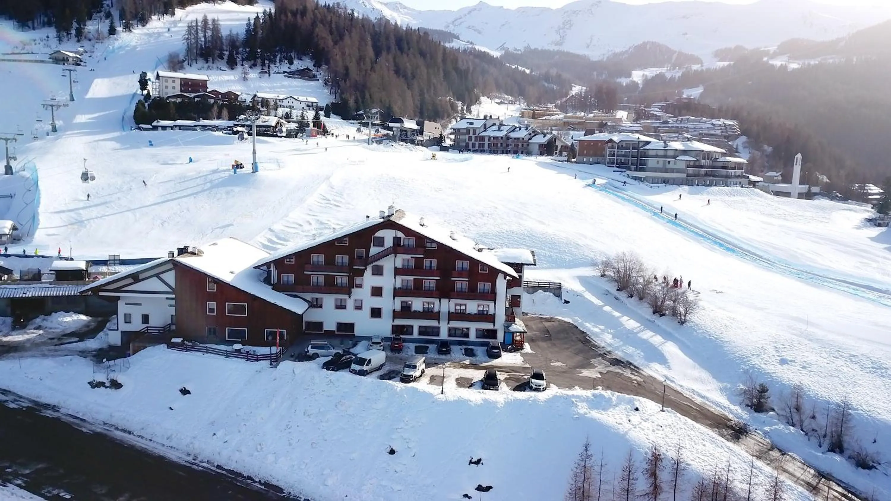 Property building in Etoile De Neige