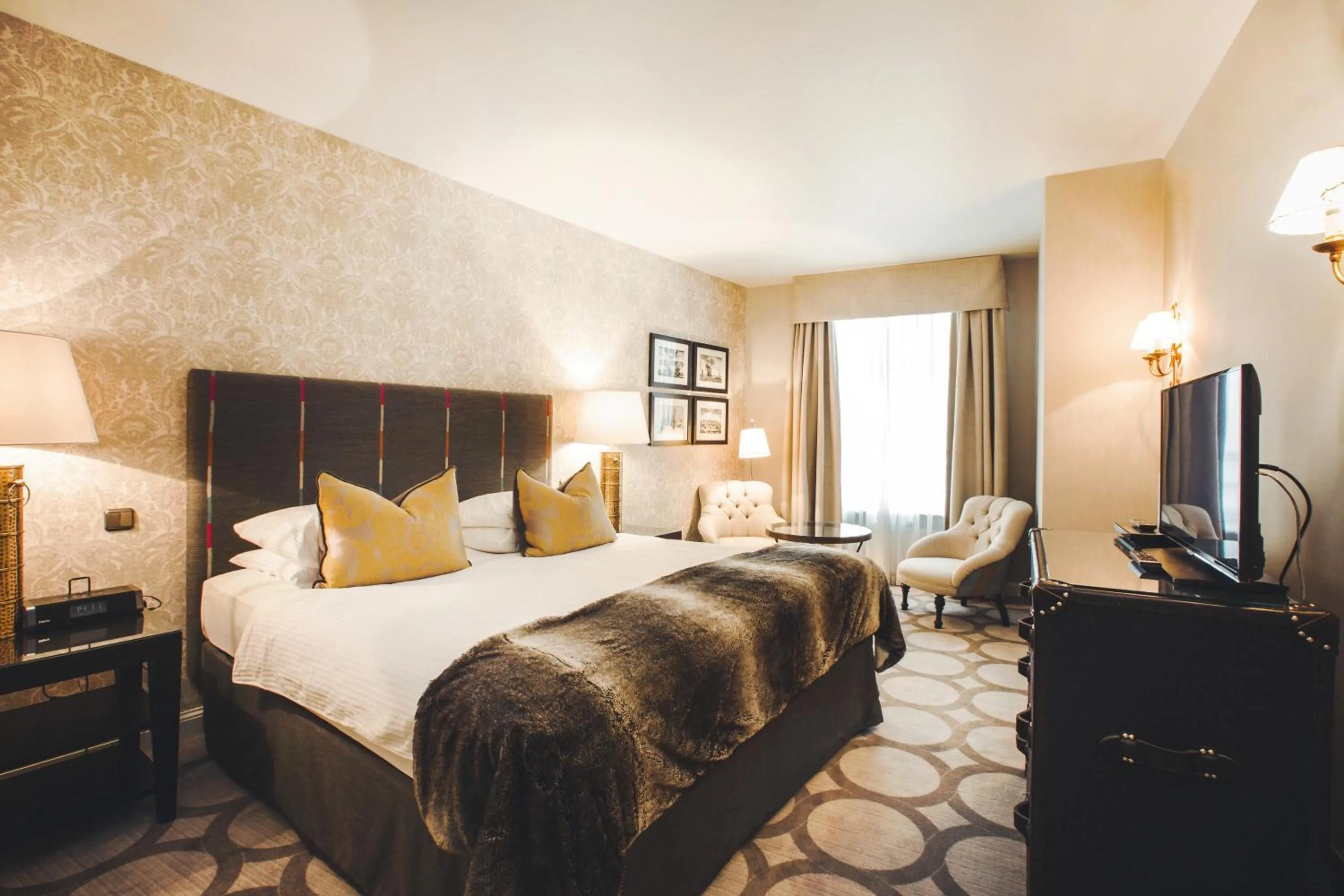 Photo of the whole room, Bed in Grand Palace Hotel - Small Luxury Hotels of the World