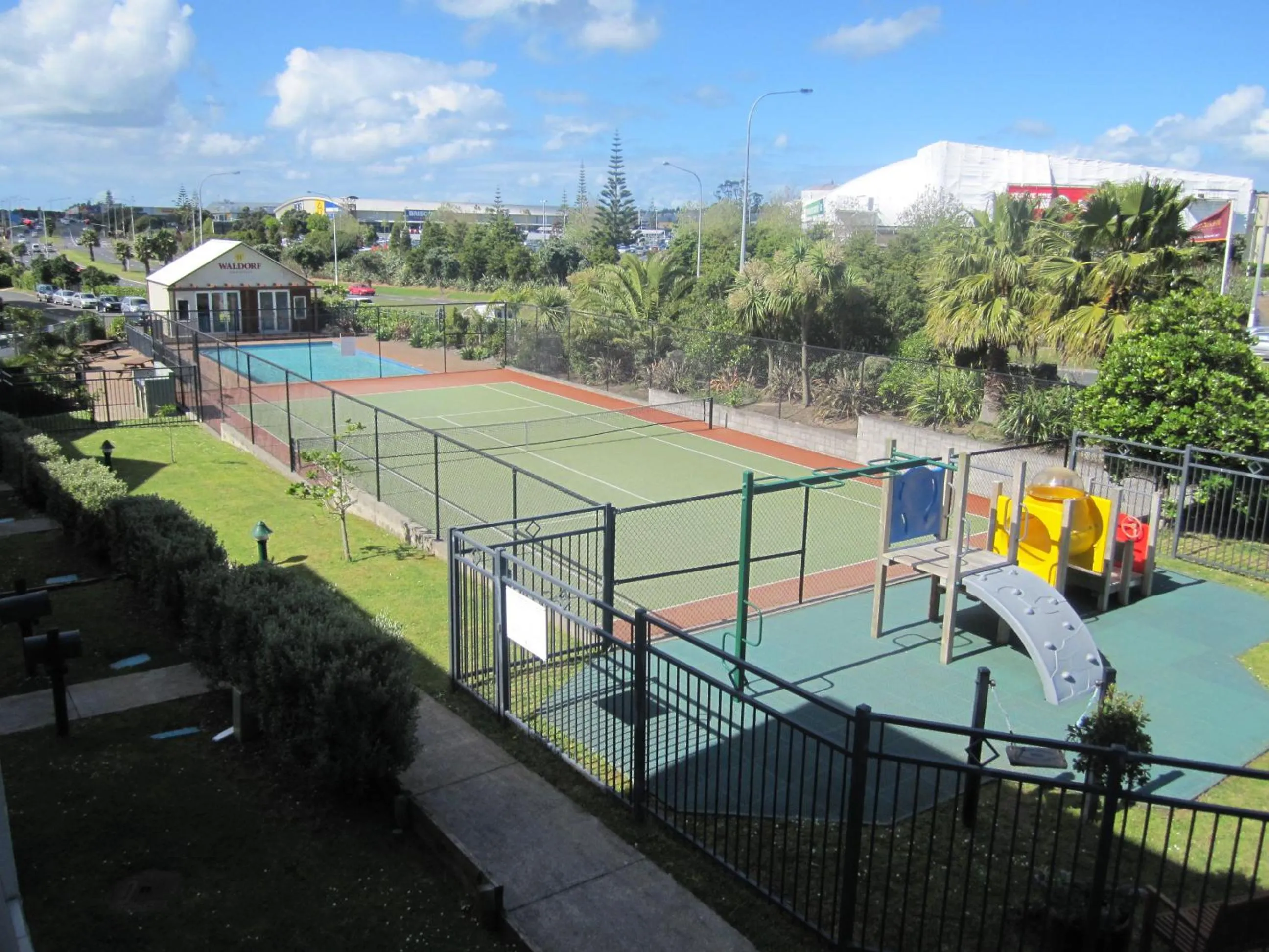 Tennis court in Nesuto Newhaven