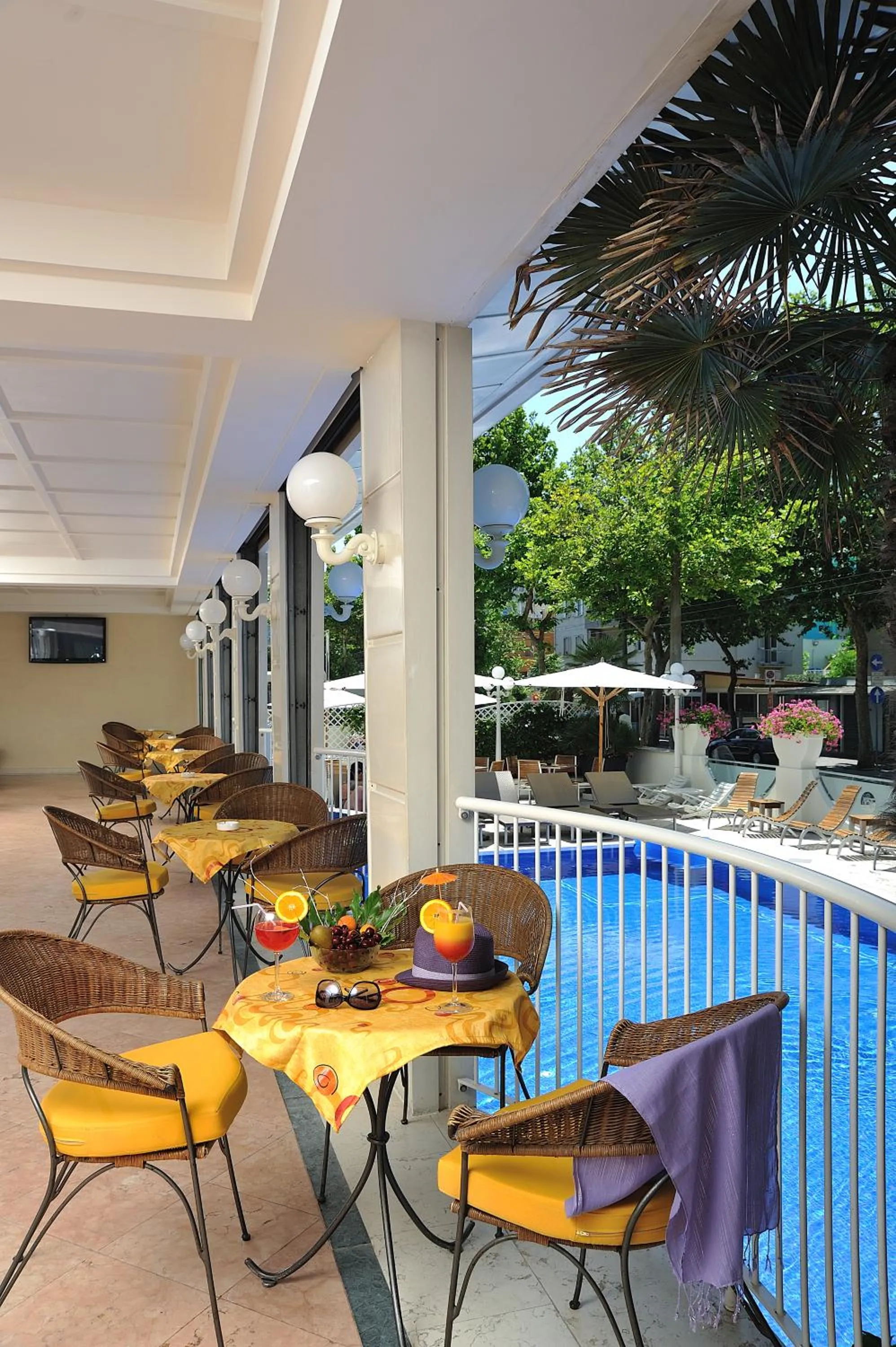Swimming pool in Hotel de France