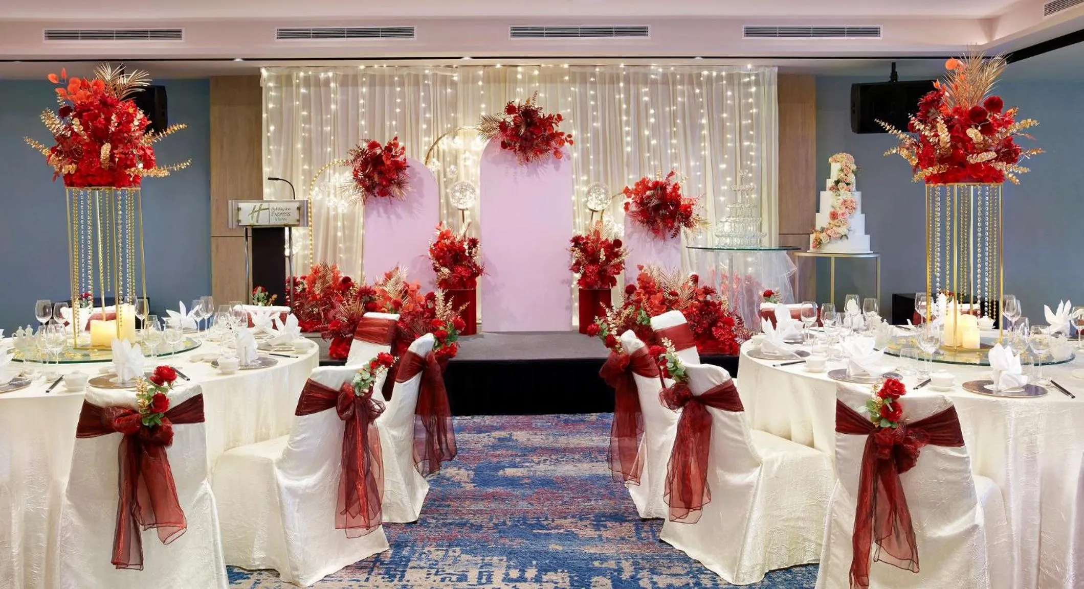 Meeting/conference room in Holiday Inn Express & Suites Singapore Novena by IHG