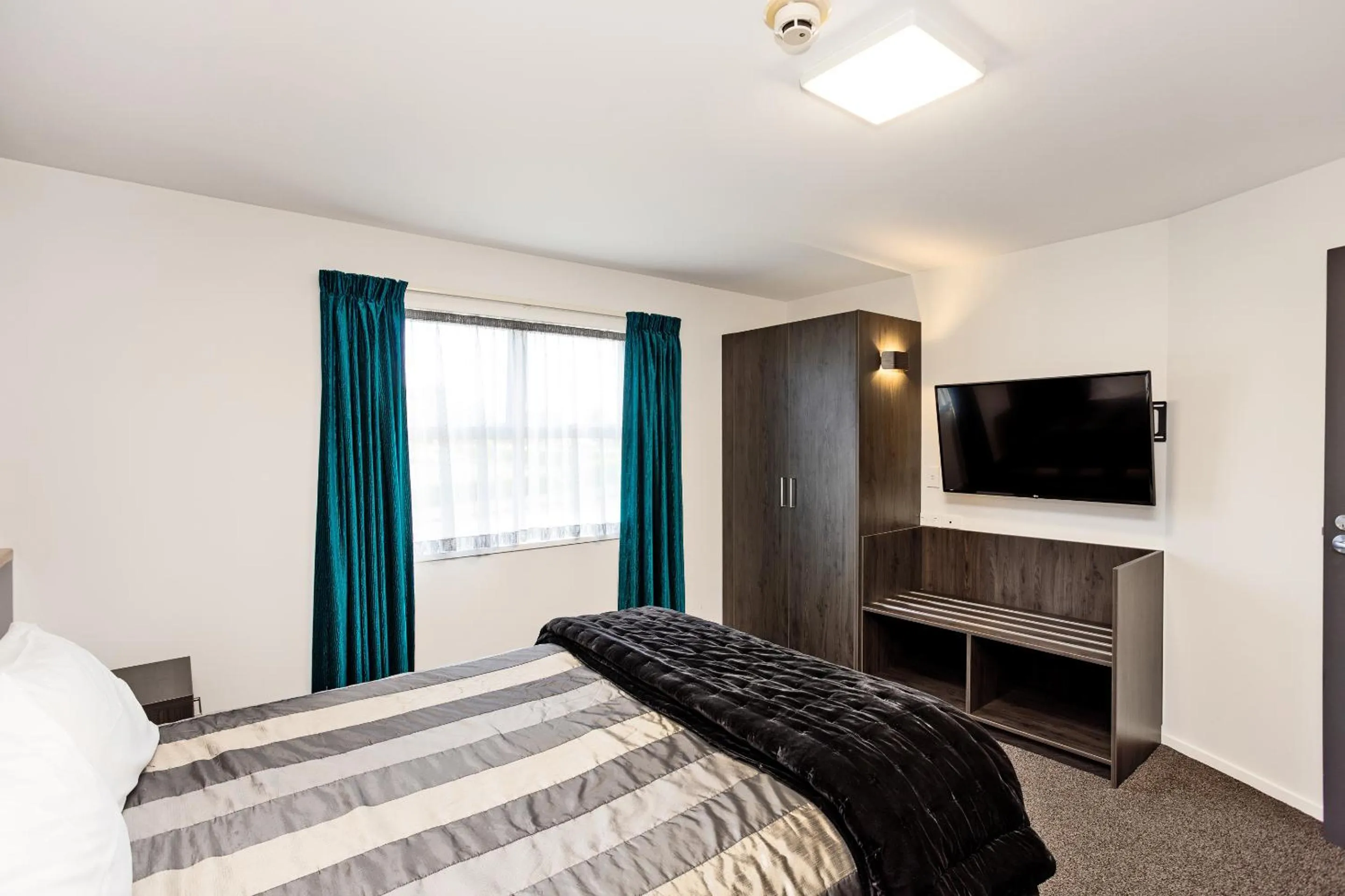 Bed in Balmoral Lodge Motel