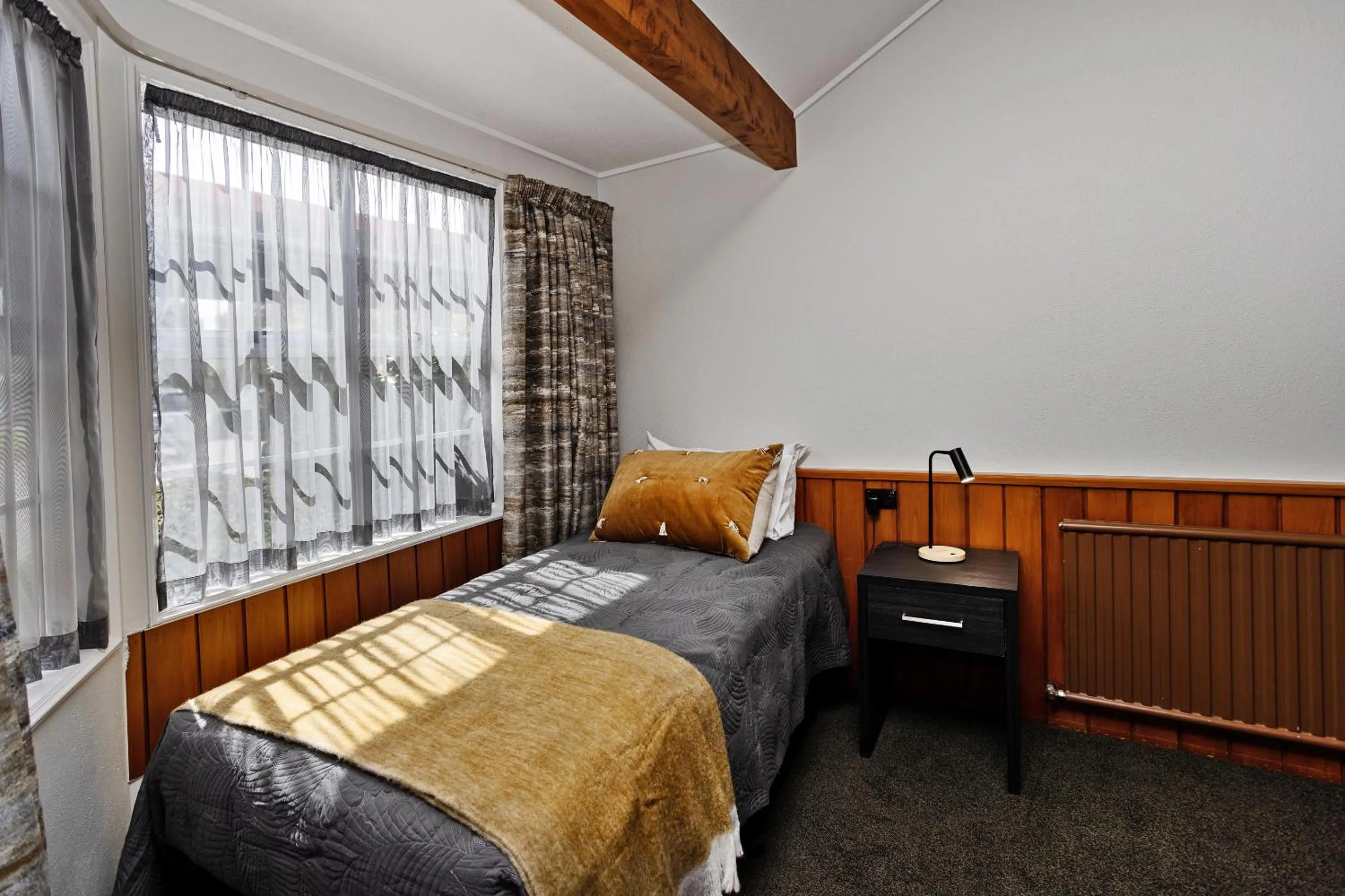 Bed in Balmoral Lodge Motel