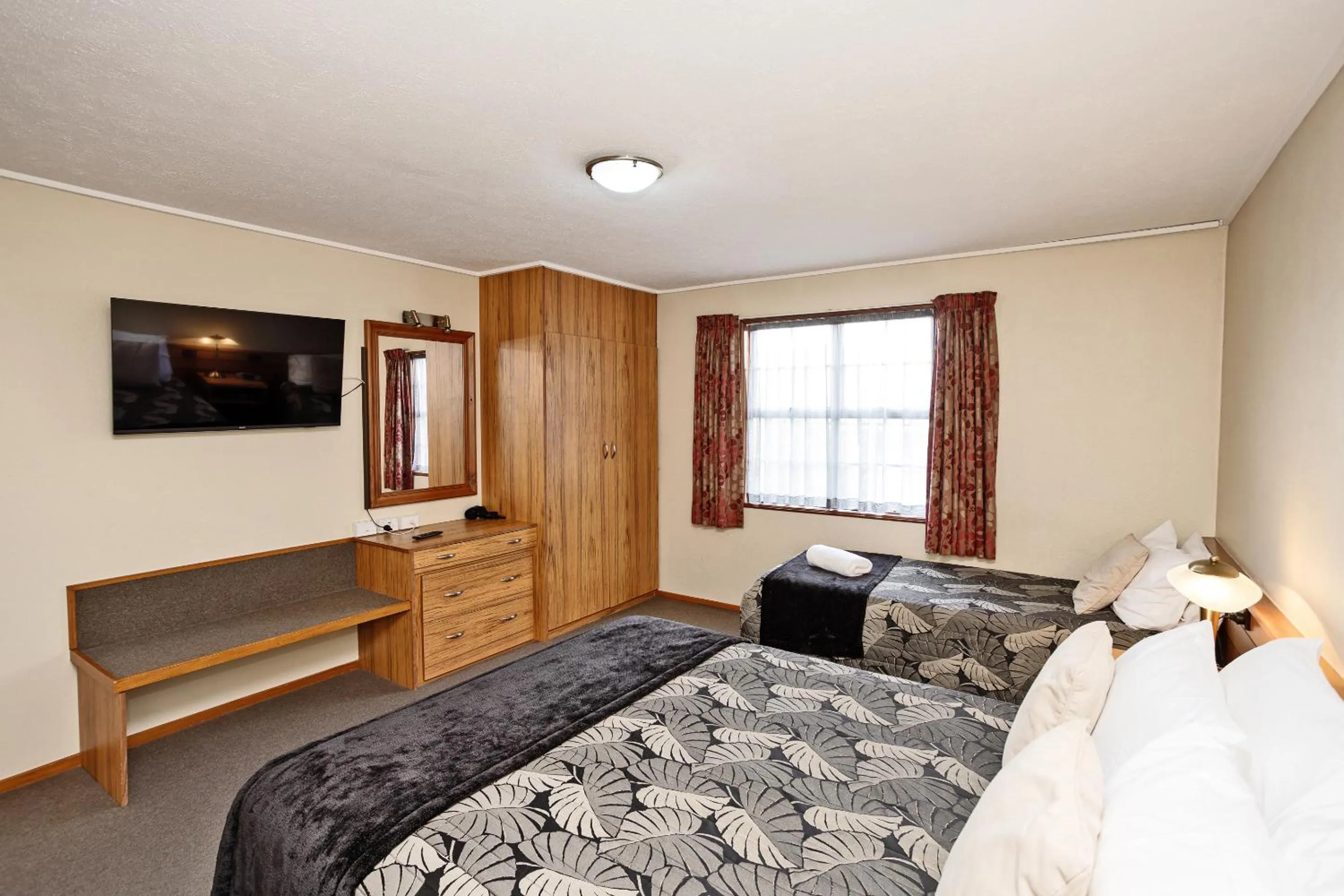 Bed in Balmoral Lodge Motel