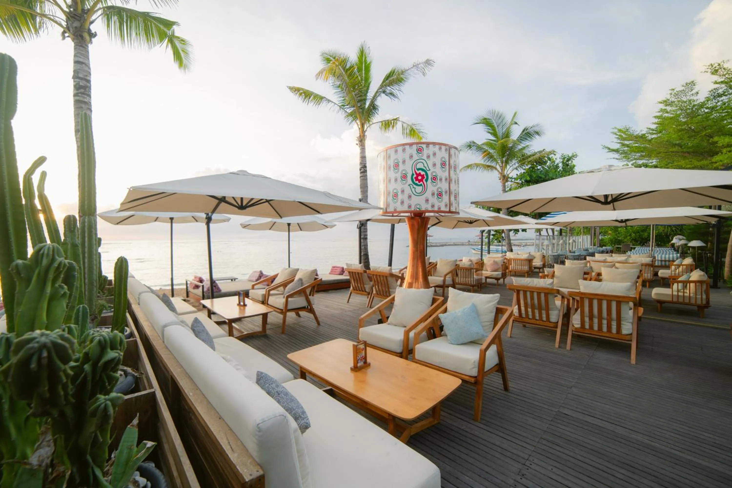 Restaurant/places to eat in Griya Santrian a Beach Resort And Spa