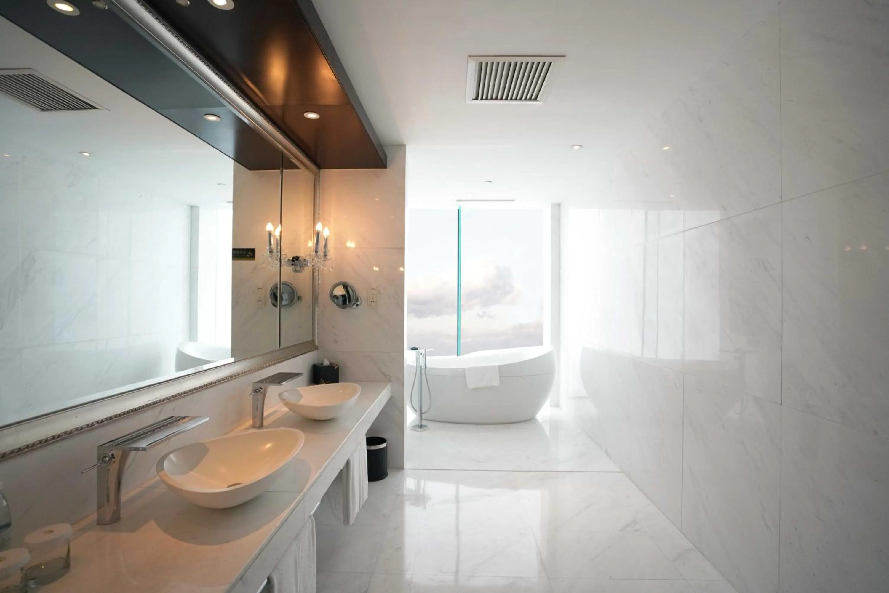 Bathroom in InterContinental Dalian by IHG