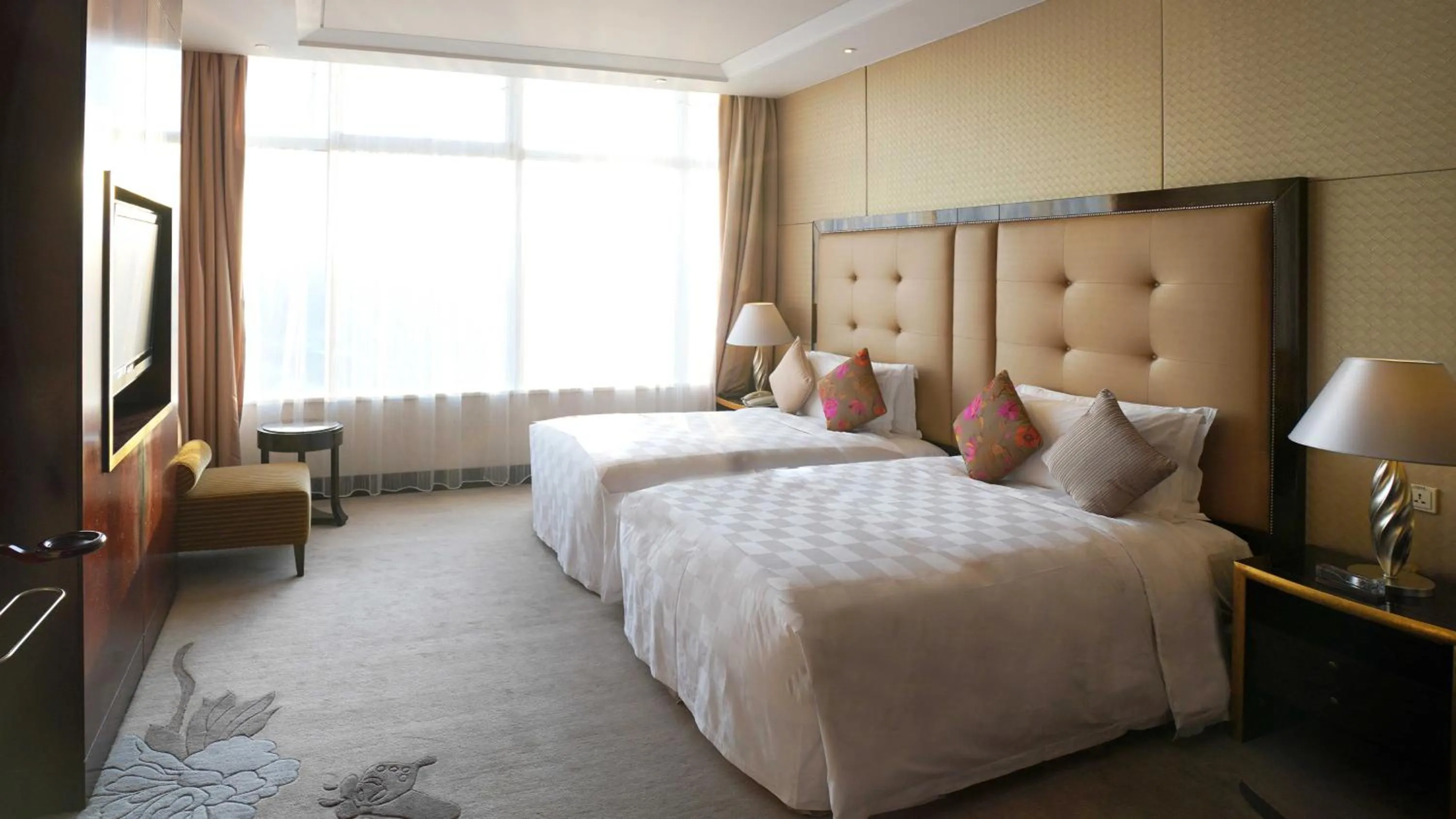 Photo of the whole room, Bed in InterContinental Dalian by IHG