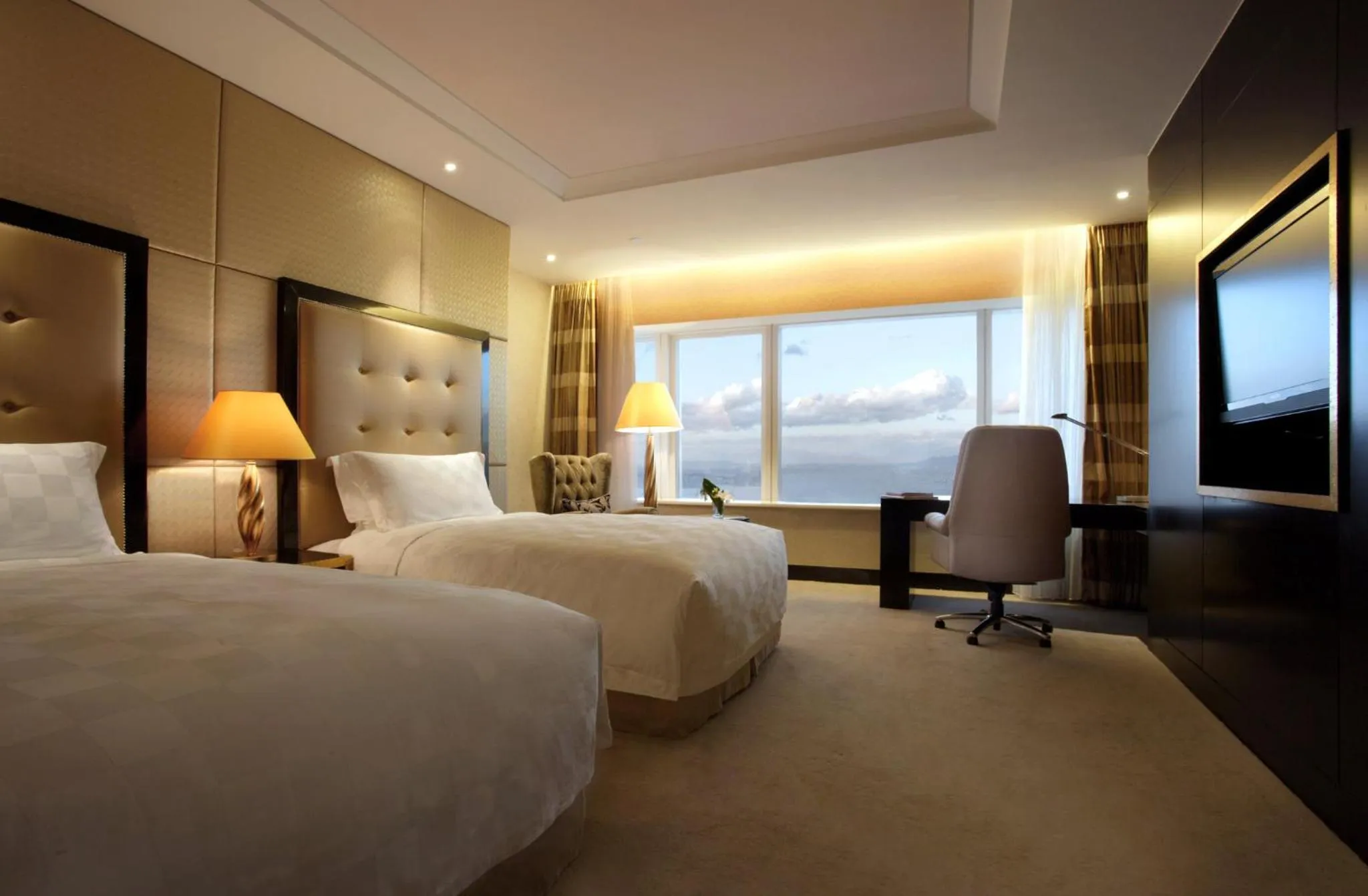 Photo of the whole room, Bed in InterContinental Dalian by IHG