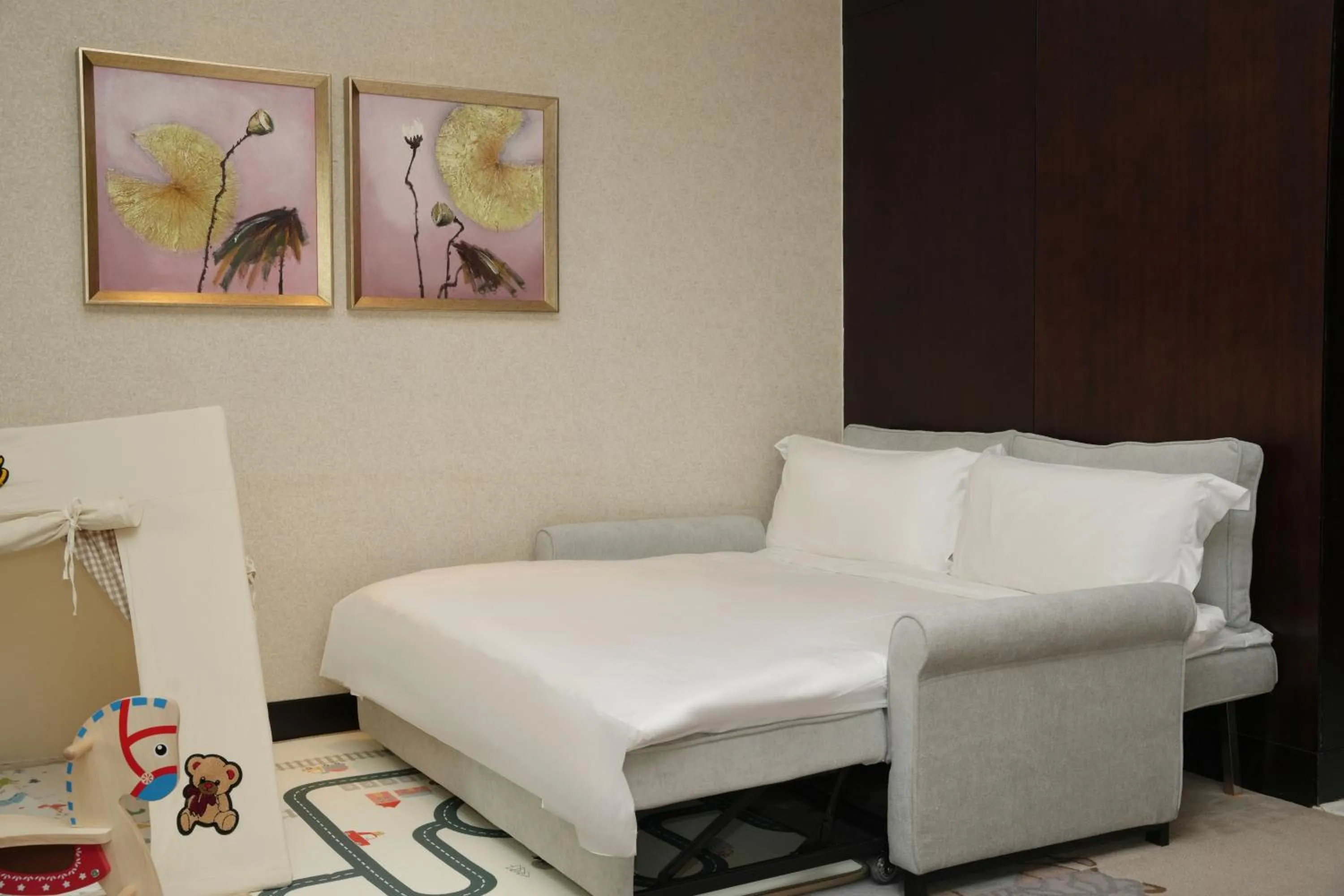 Decorative detail, Bed in InterContinental Dalian by IHG