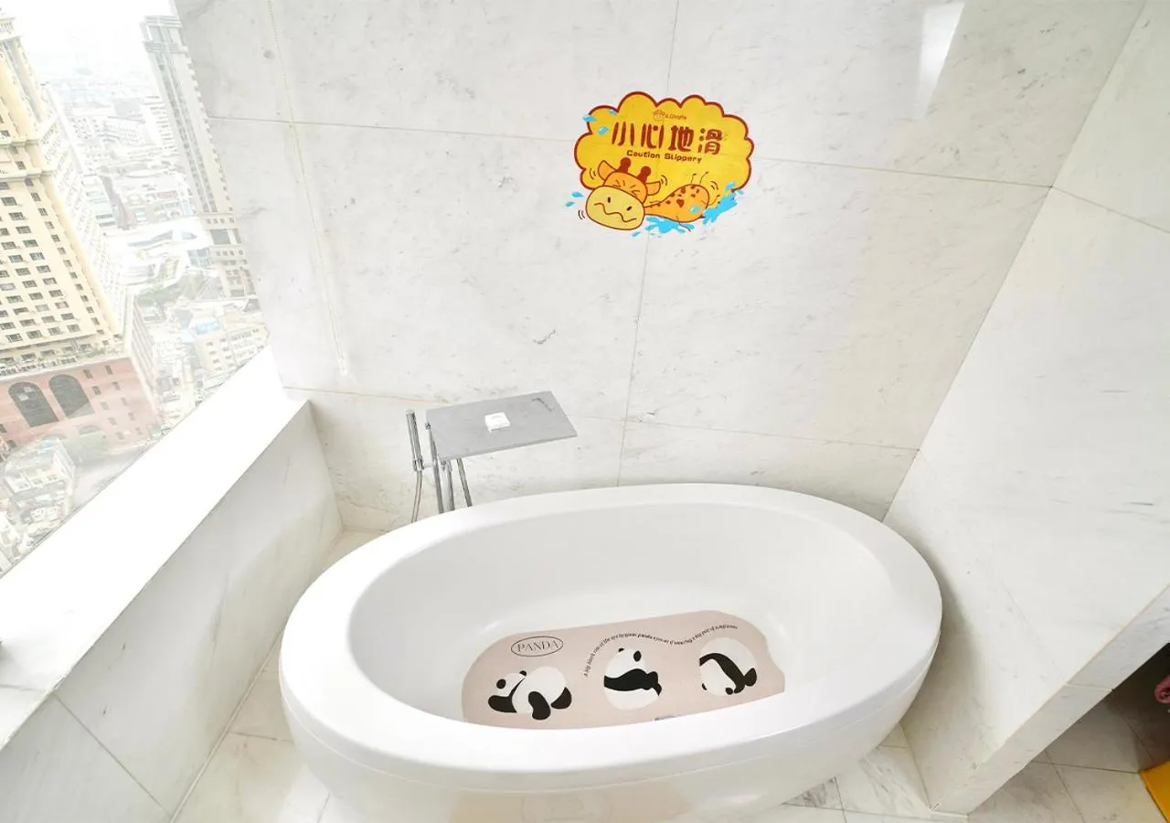 Bathroom in InterContinental Dalian by IHG