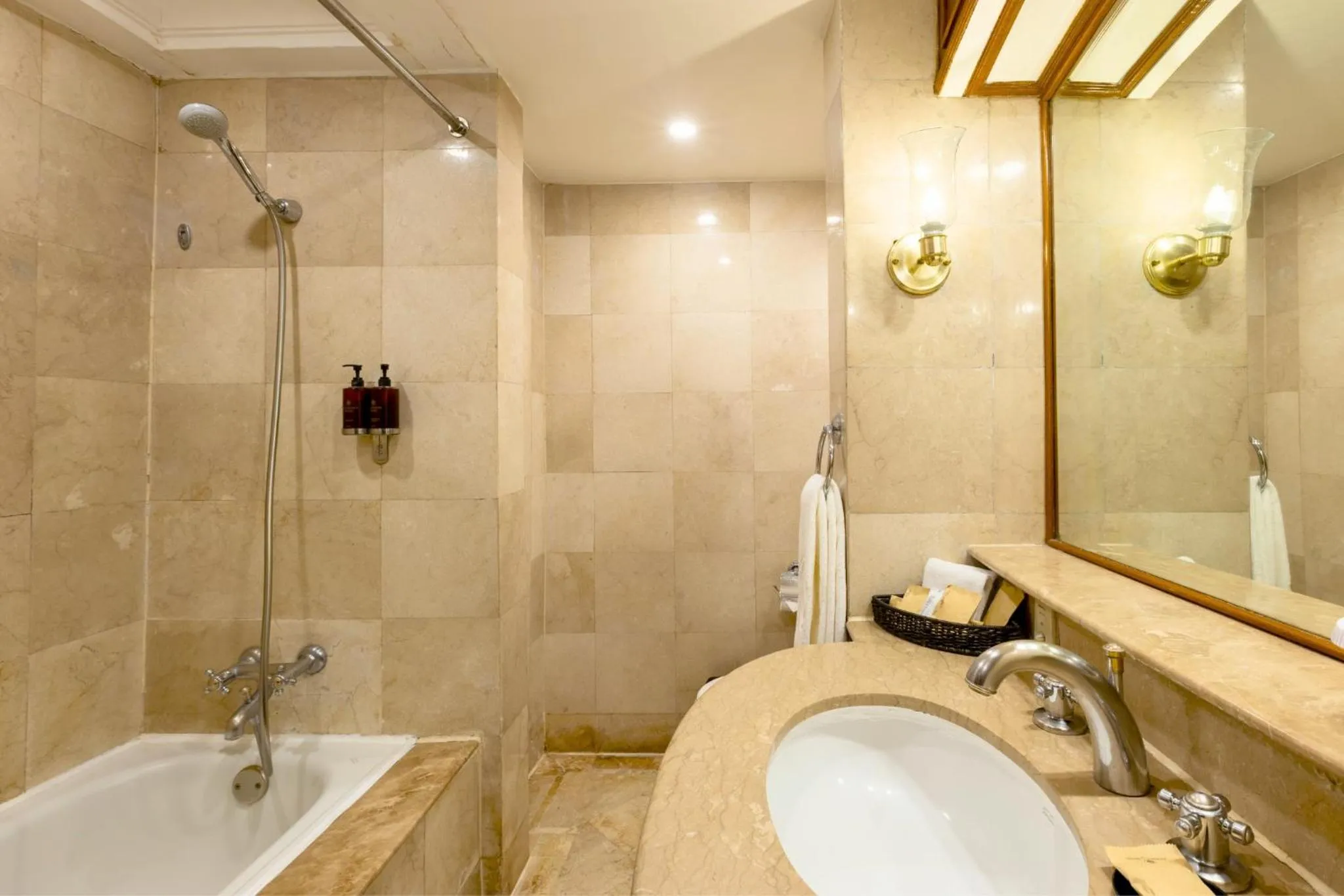 Shower in Richmonde Hotel Ortigas, Manila