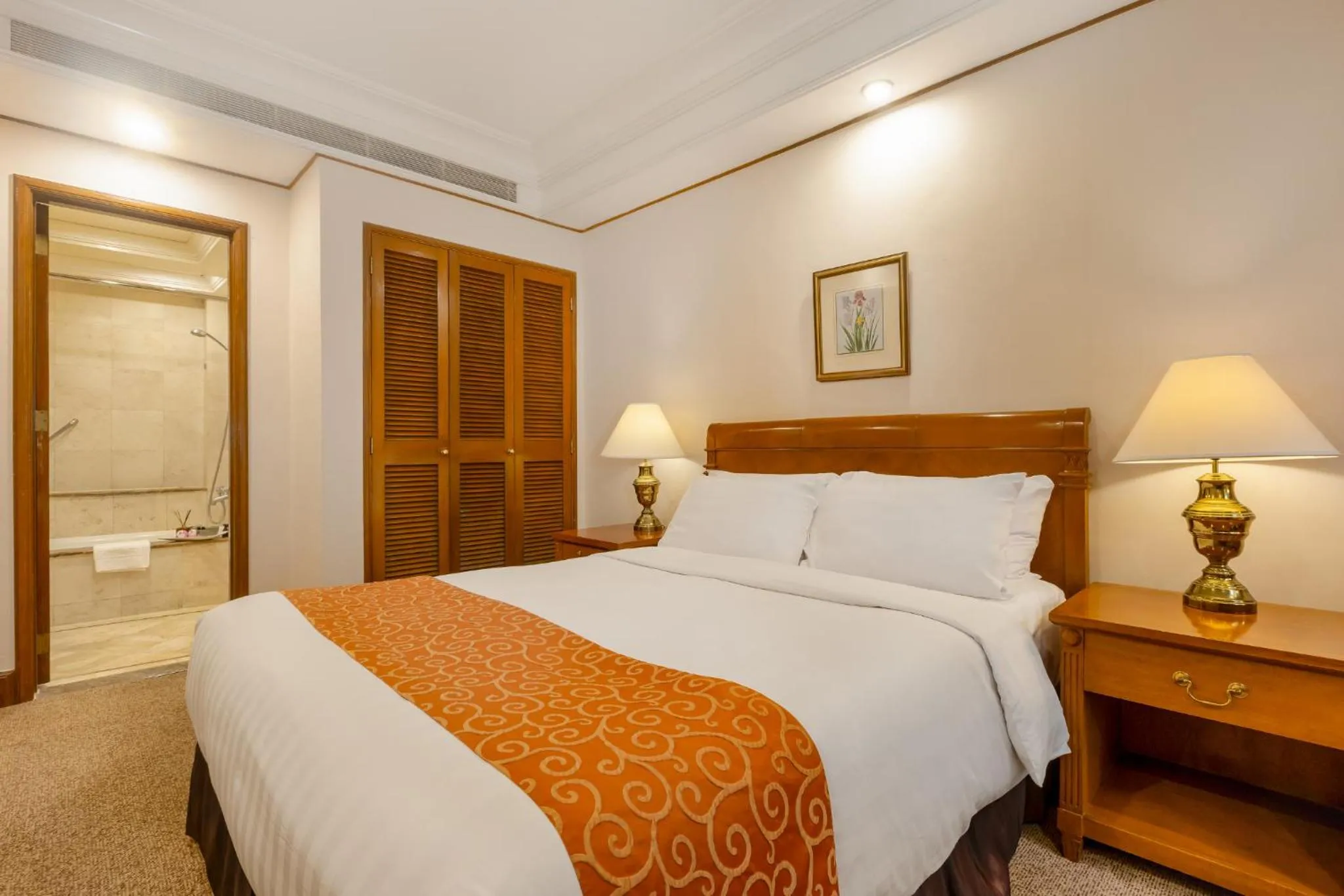 Bed in Richmonde Hotel Ortigas, Manila