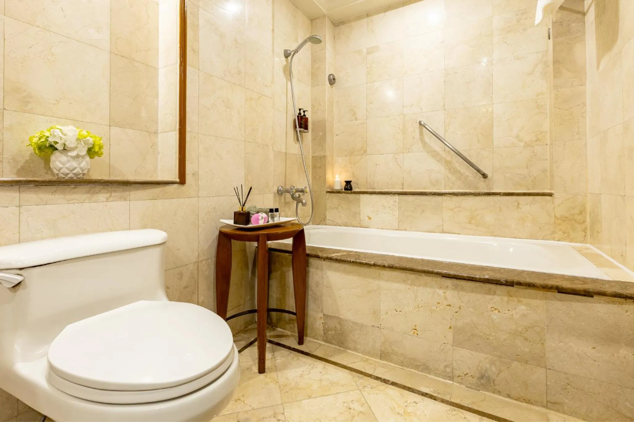 Shower in Richmonde Hotel Ortigas, Manila