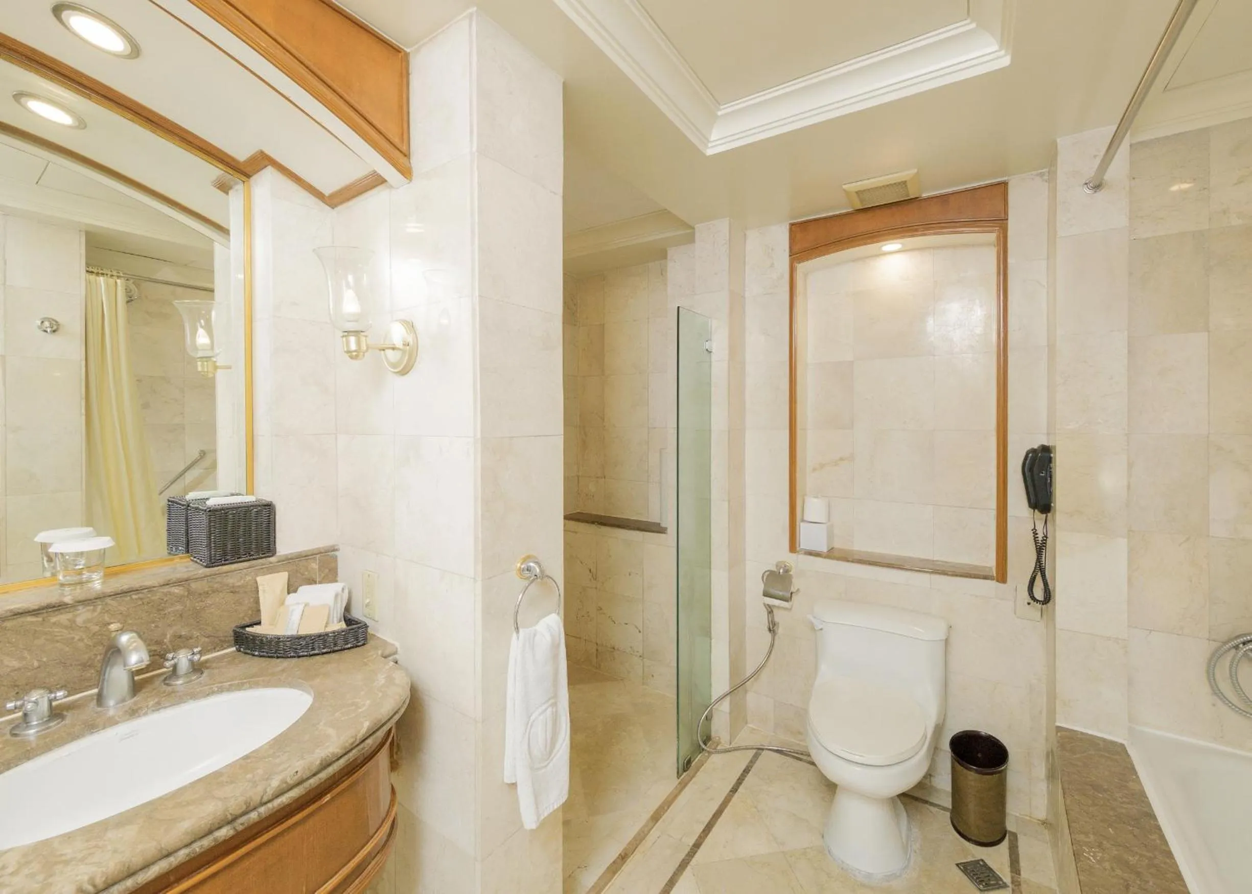 Shower in Richmonde Hotel Ortigas, Manila