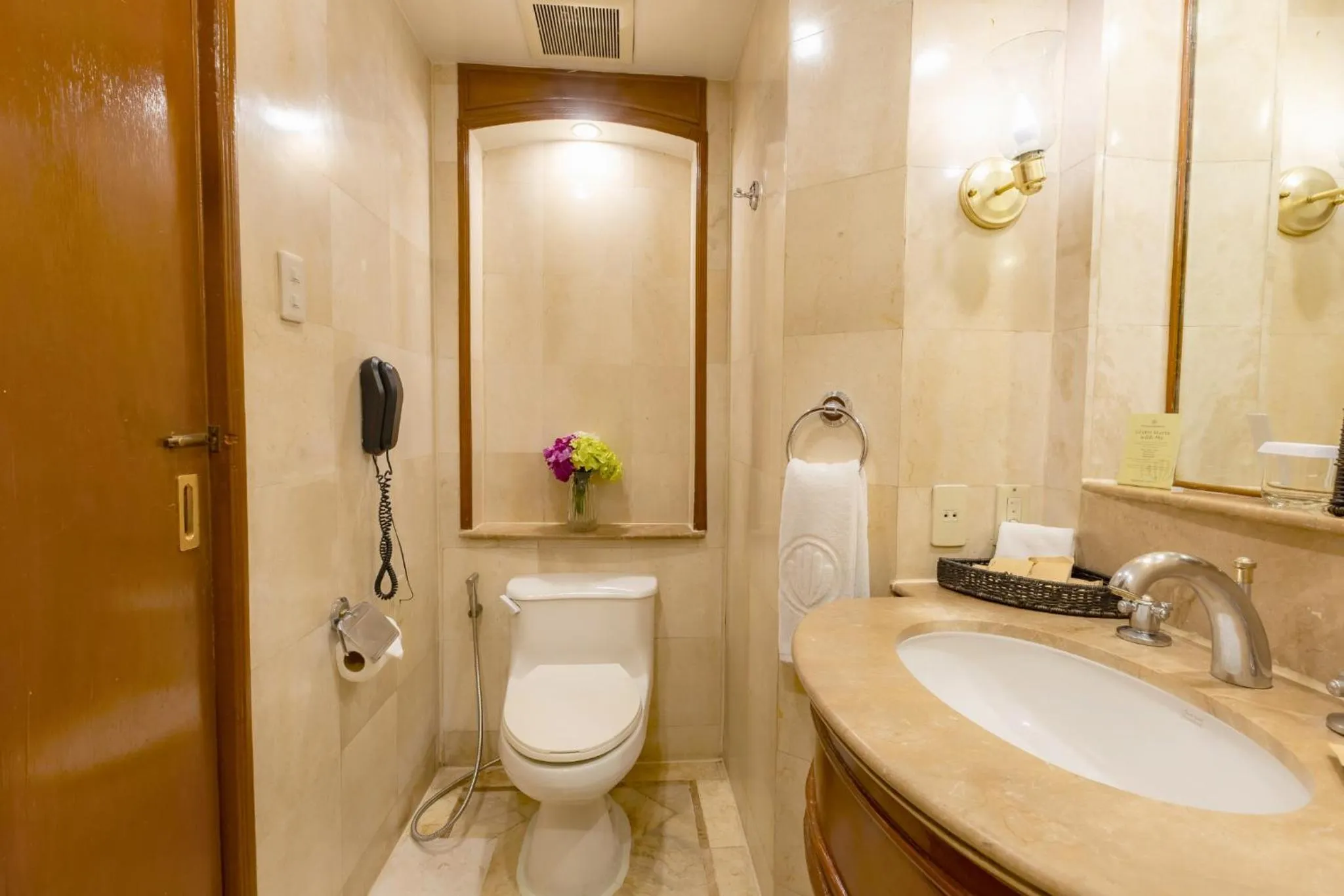 Toilet in Richmonde Hotel Ortigas, Manila