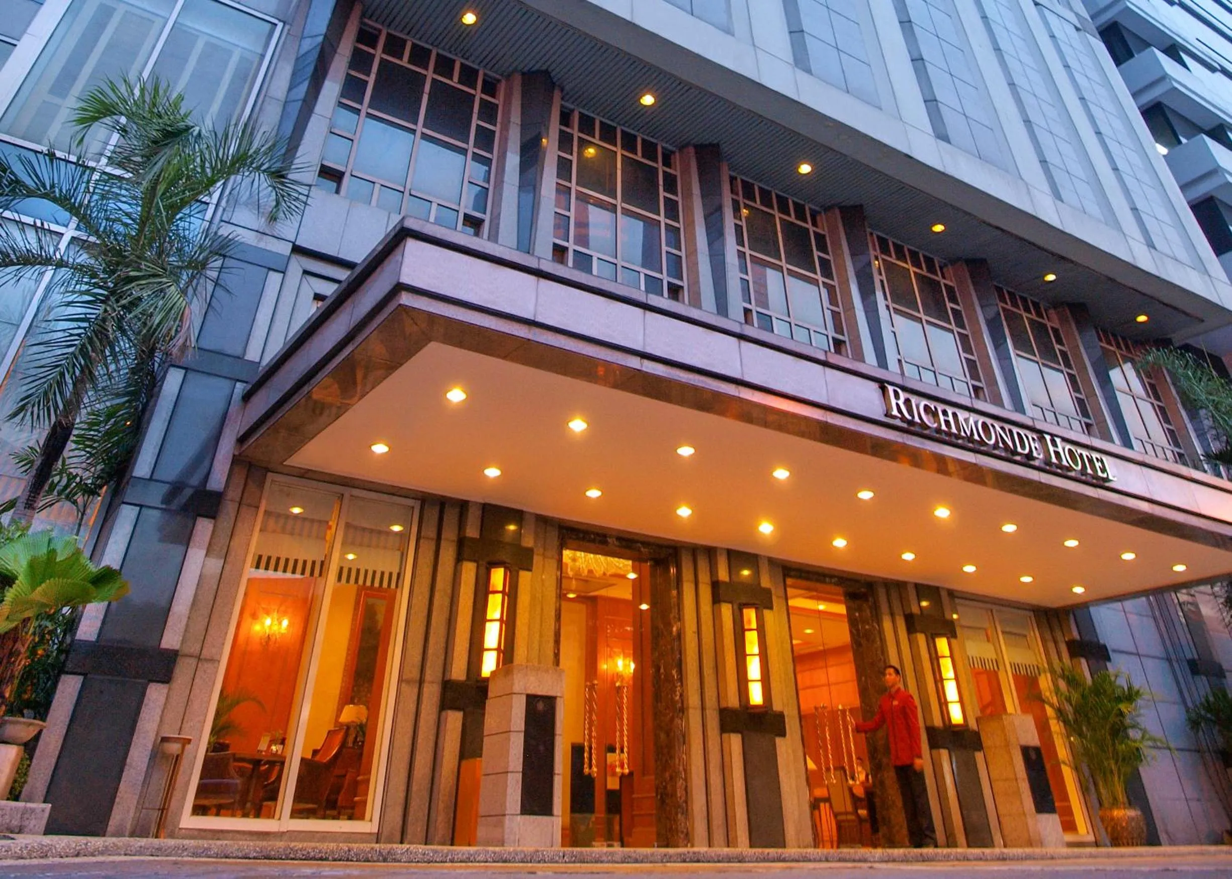 Facade/entrance in Richmonde Hotel Ortigas, Manila