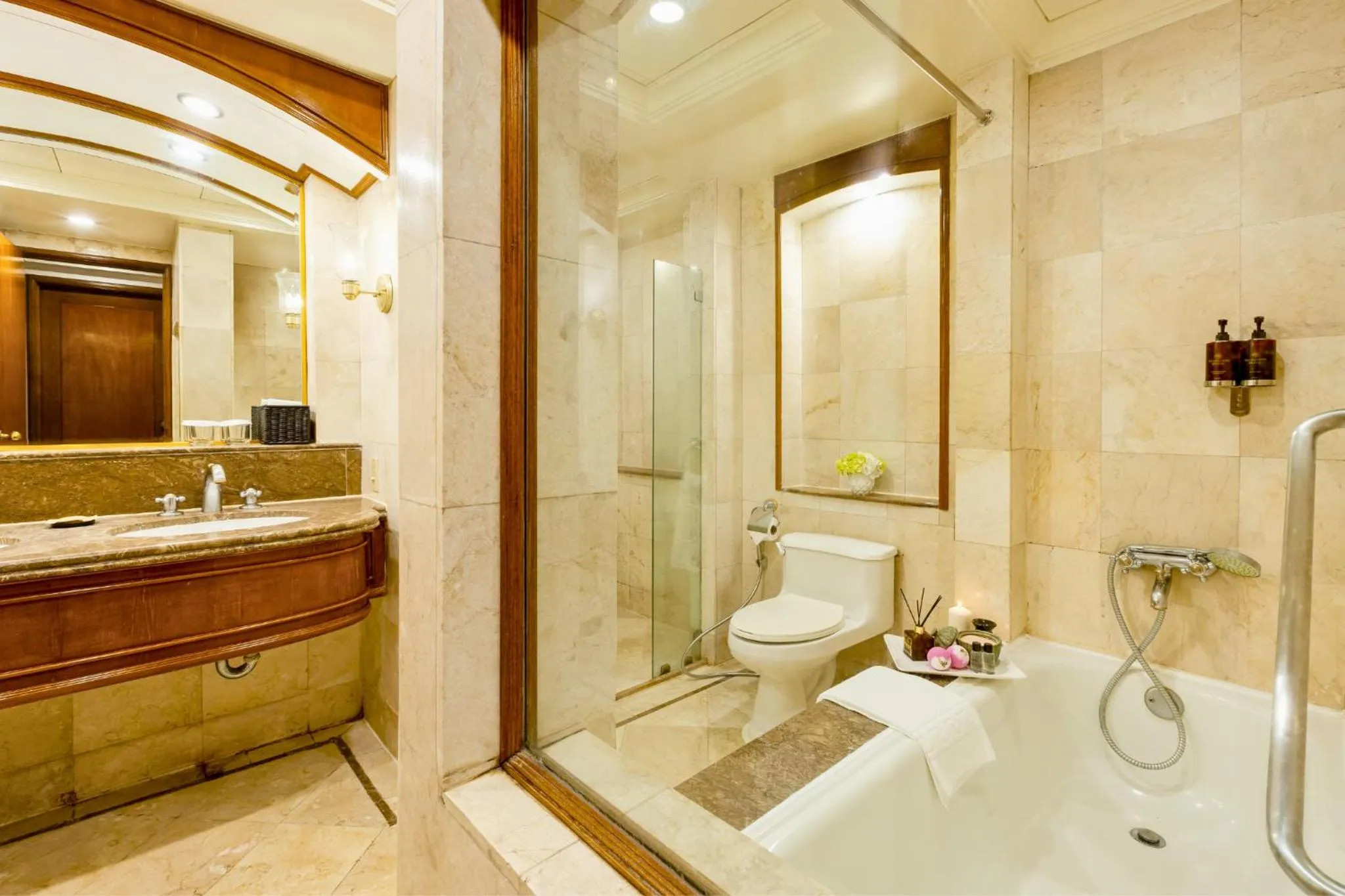 Shower in Richmonde Hotel Ortigas, Manila