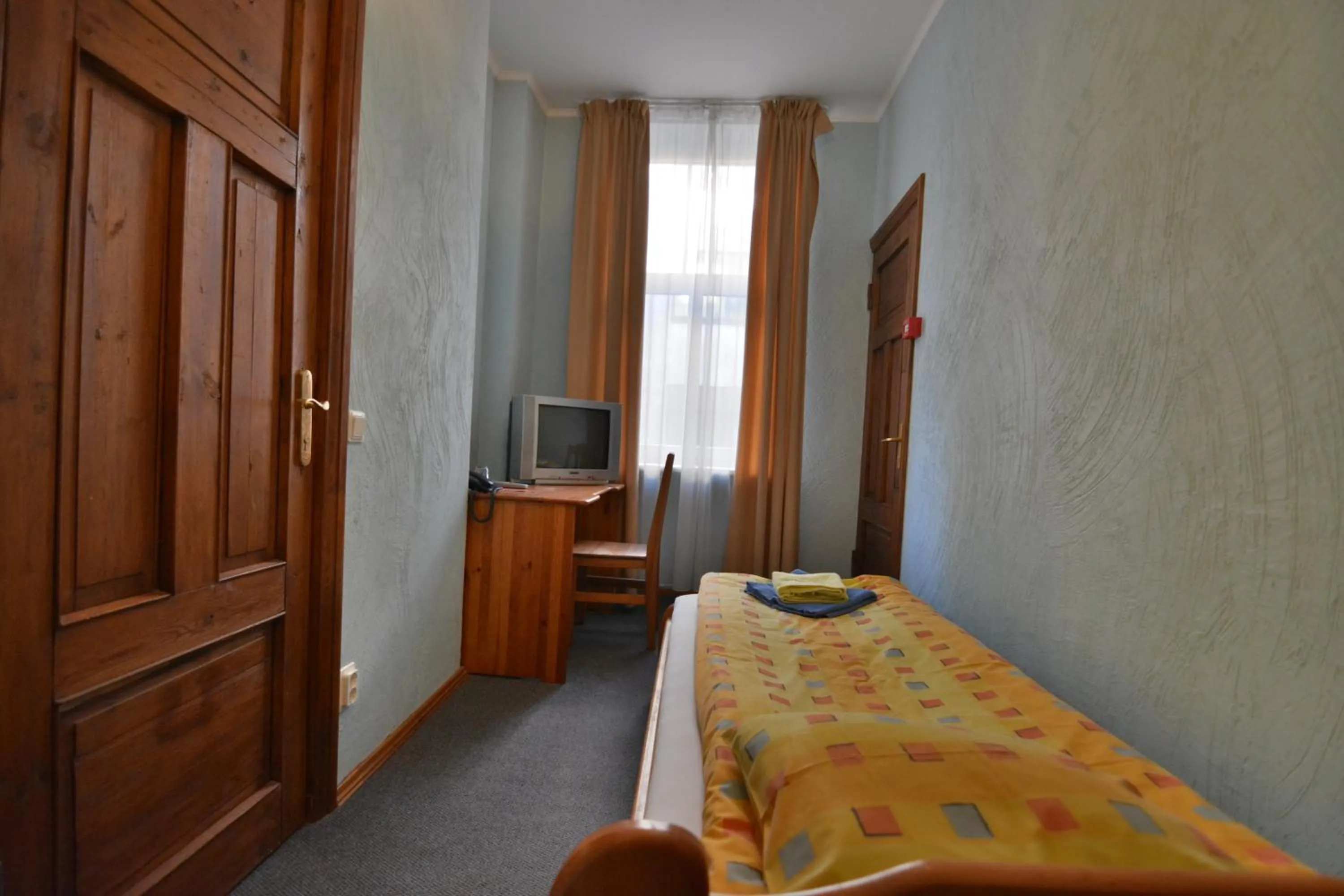 Shower, Bed in Hotel Multilux with Self Check-in