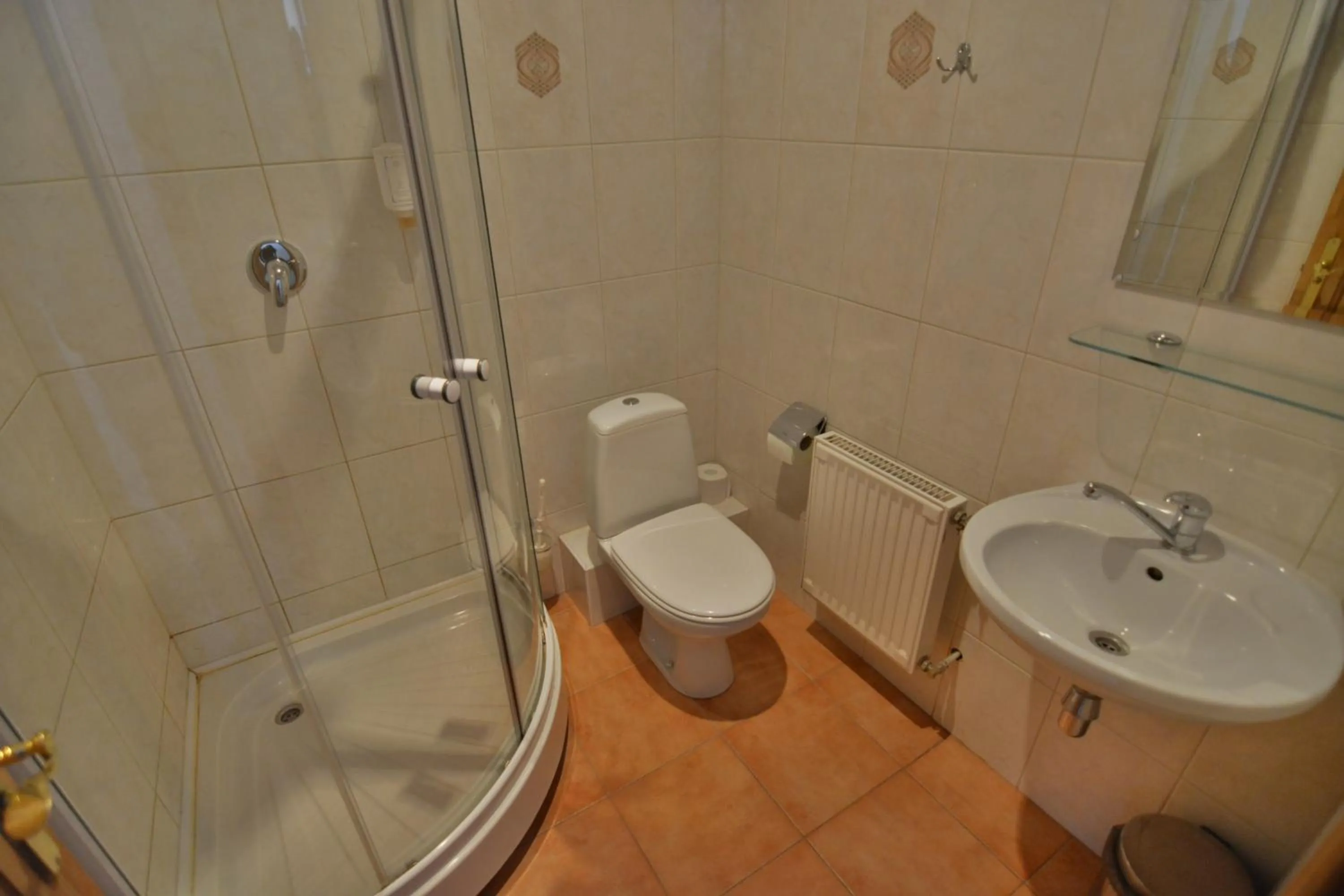 Shower in Hotel Multilux with Self Check-in