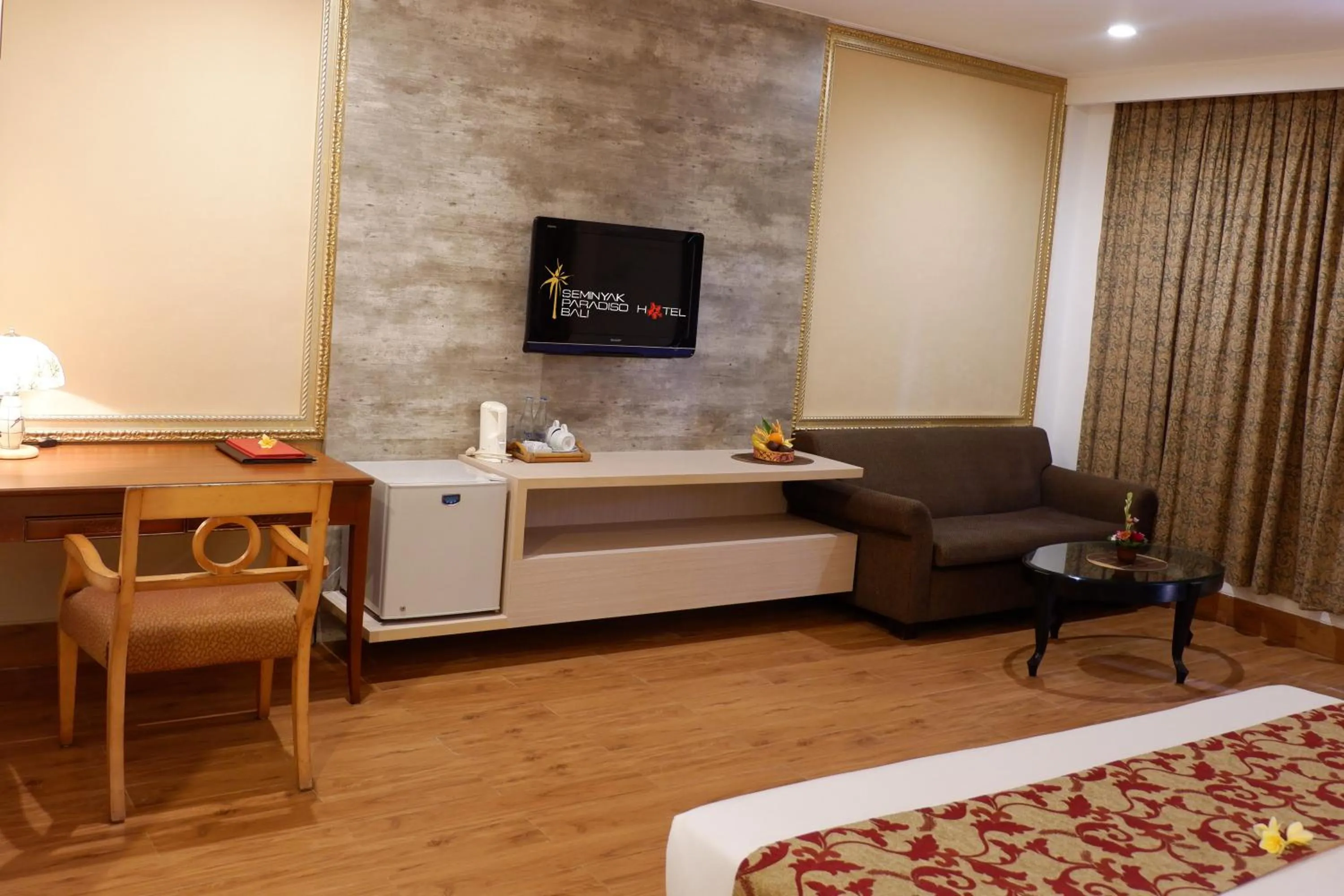 TV and multimedia, Bed in Seminyak Paradiso Hotel