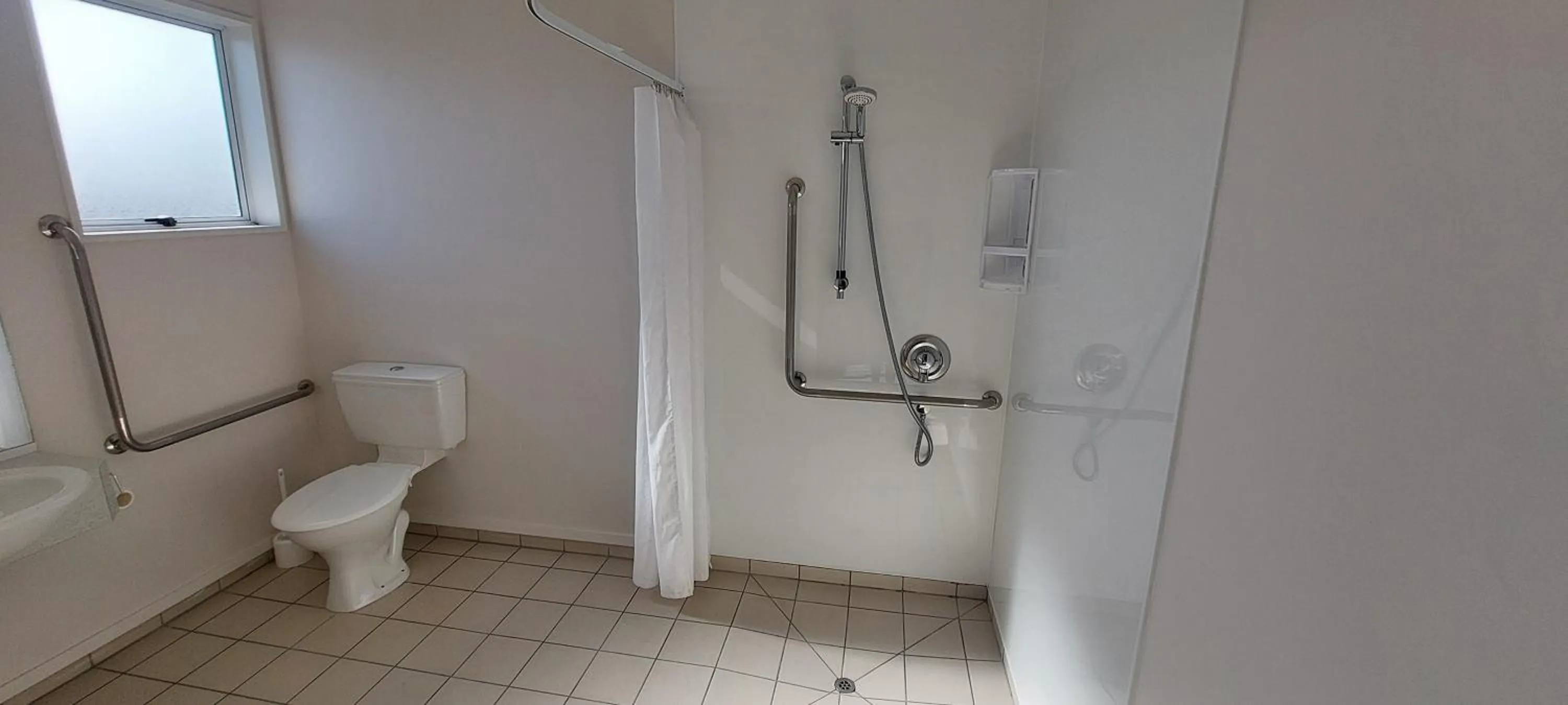 Toilet in Fitzherbert Court Motel