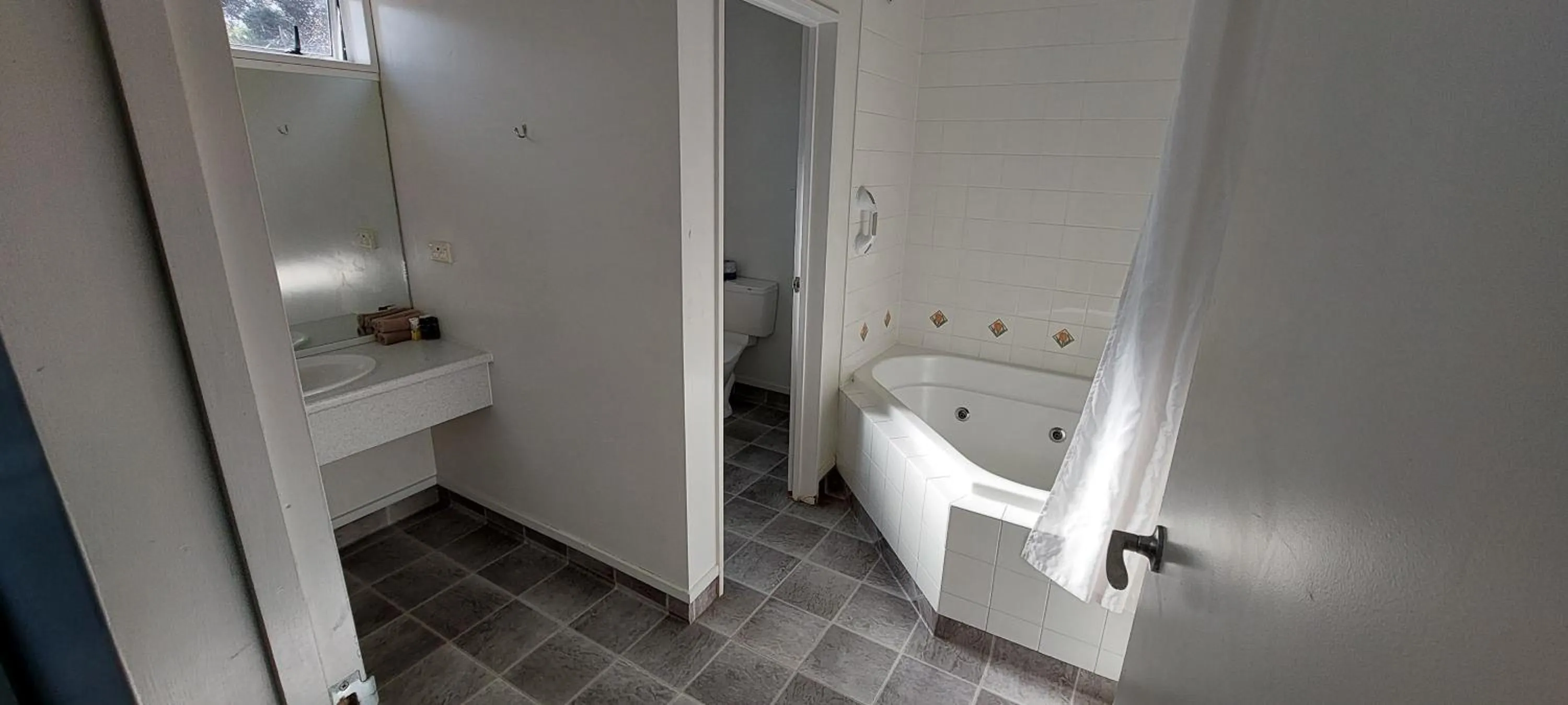Bathroom in Fitzherbert Court Motel