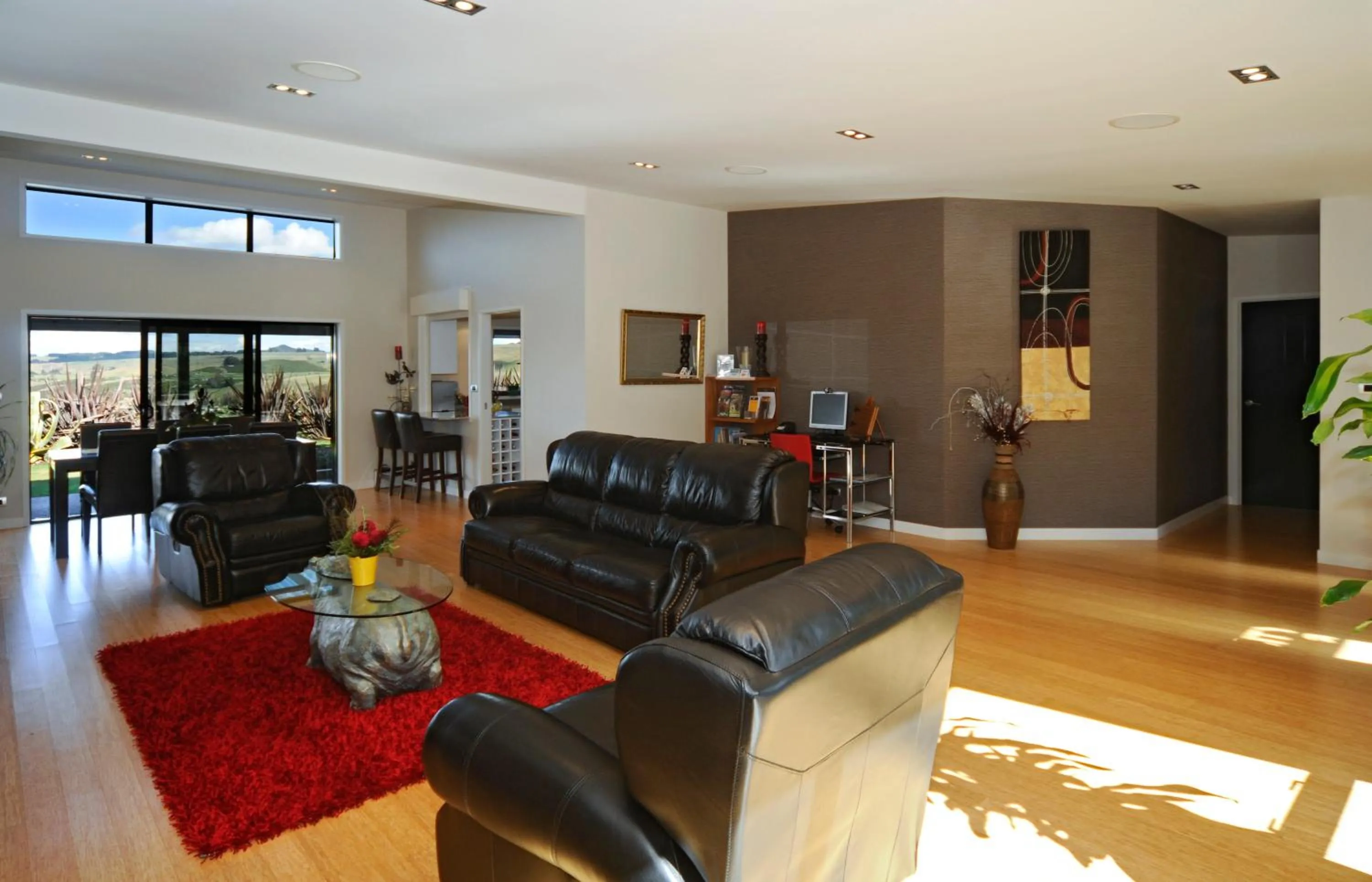 Communal lounge/ TV room in City Lights Boutique Lodge