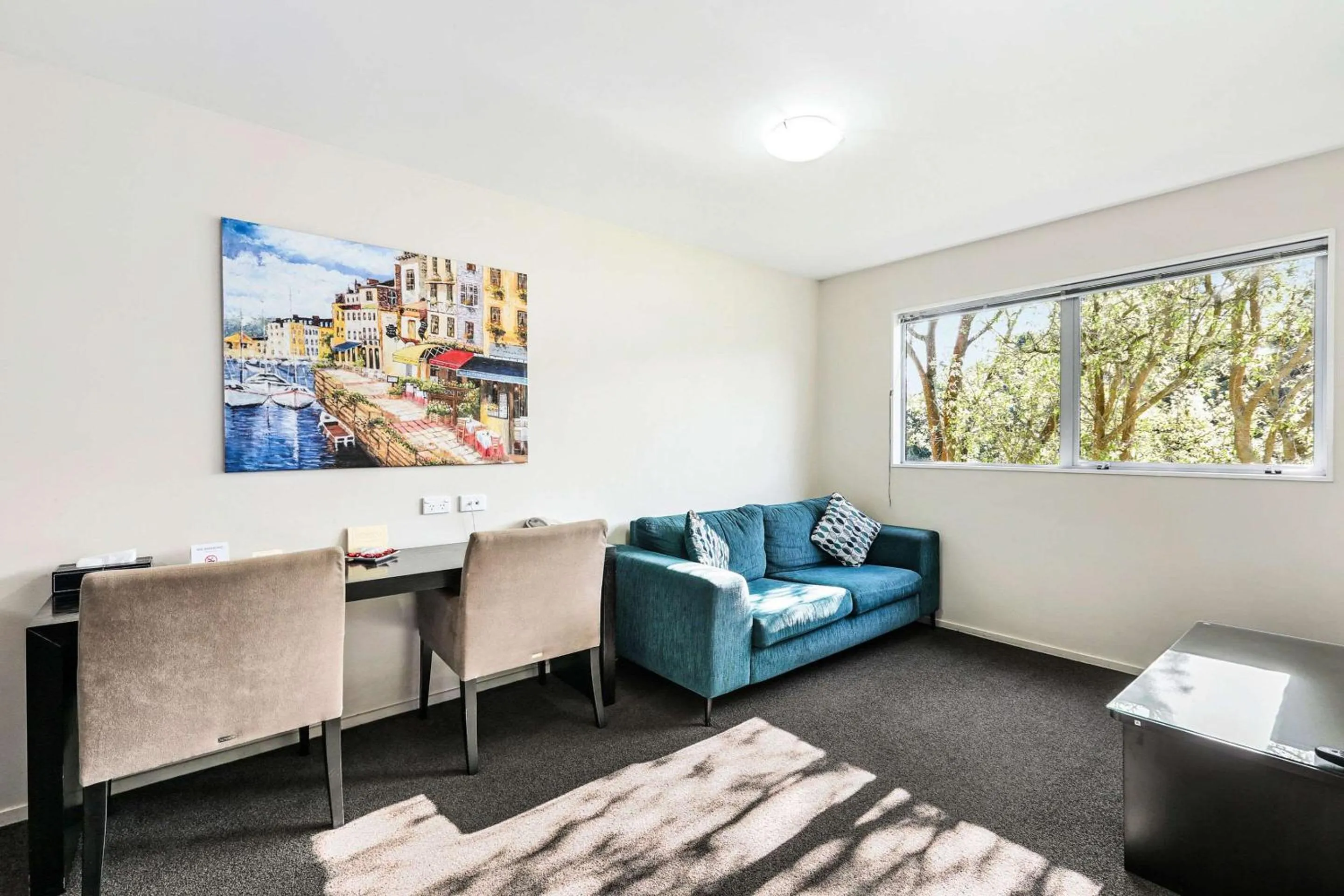 Photo of the whole room in Quality Suites Amore