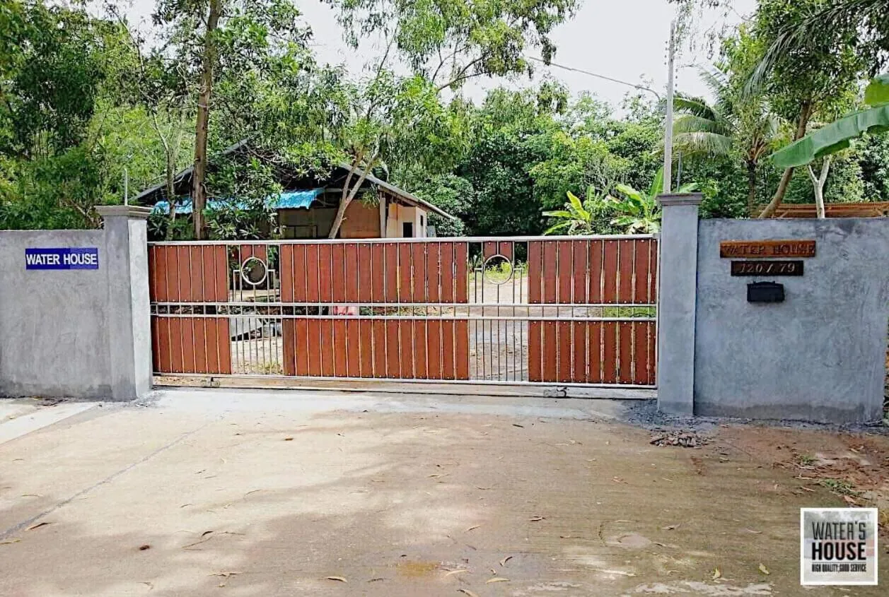 Facade/entrance in Water's House