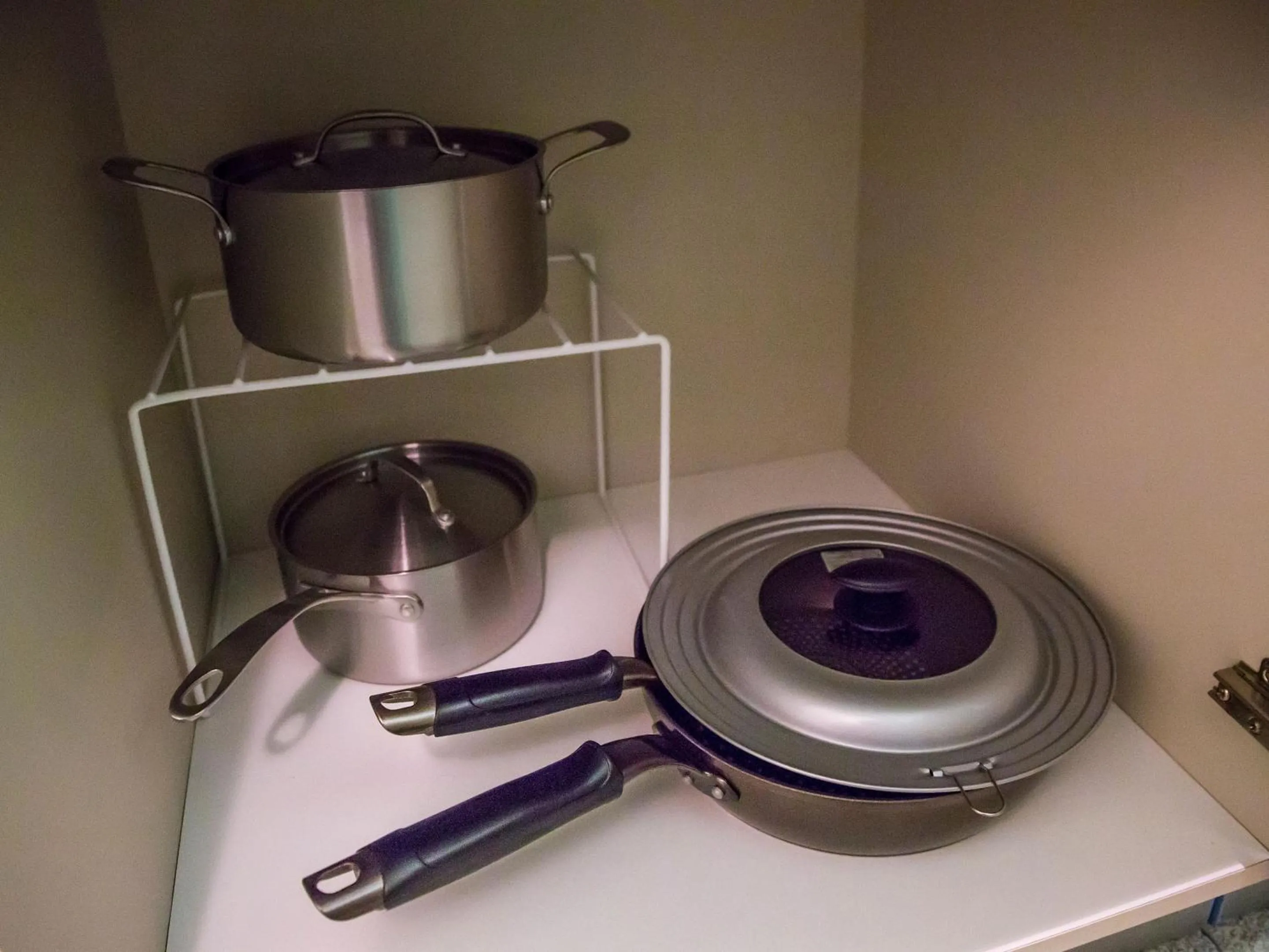 Communal kitchen in Seawall Hostel