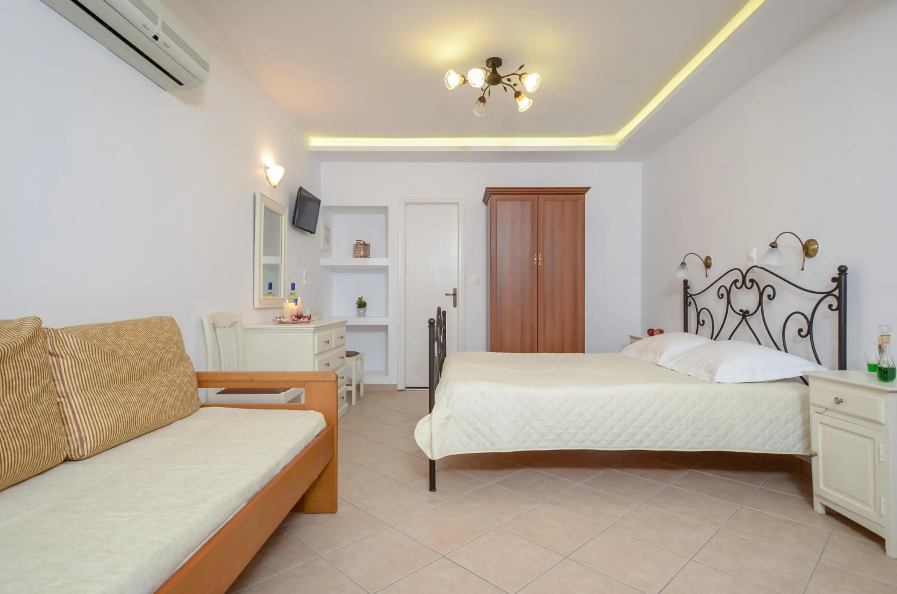 Photo of the whole room, Bed in Sun Beach Hotel