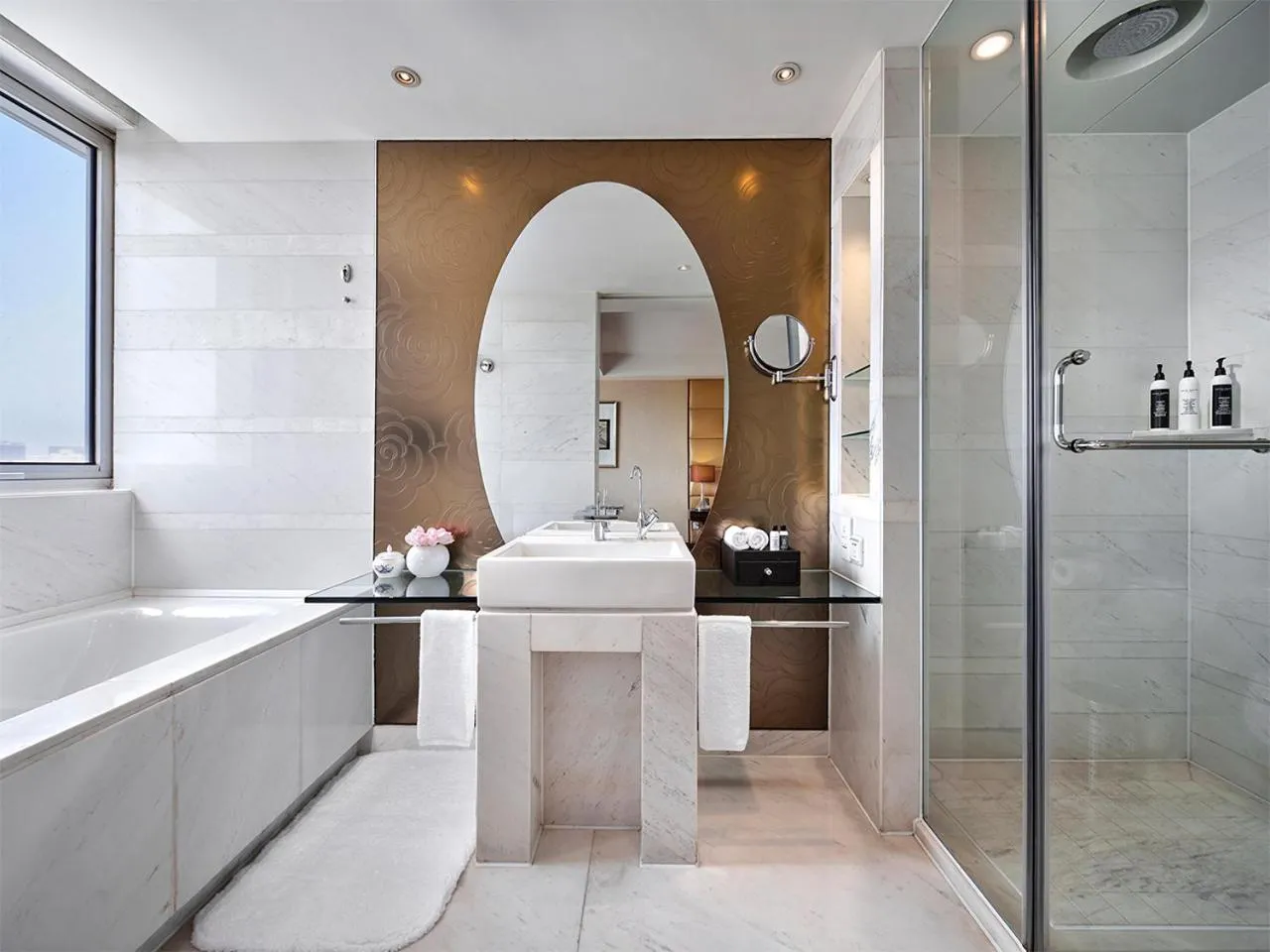 Toilet in Gehua New Century Hotel Beijing