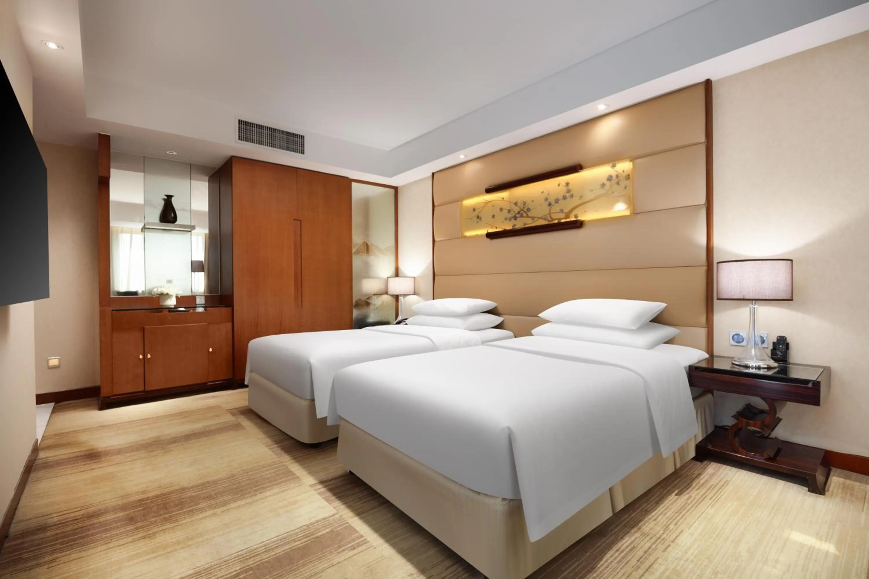 Bedroom, Bed in Gehua New Century Hotel Beijing