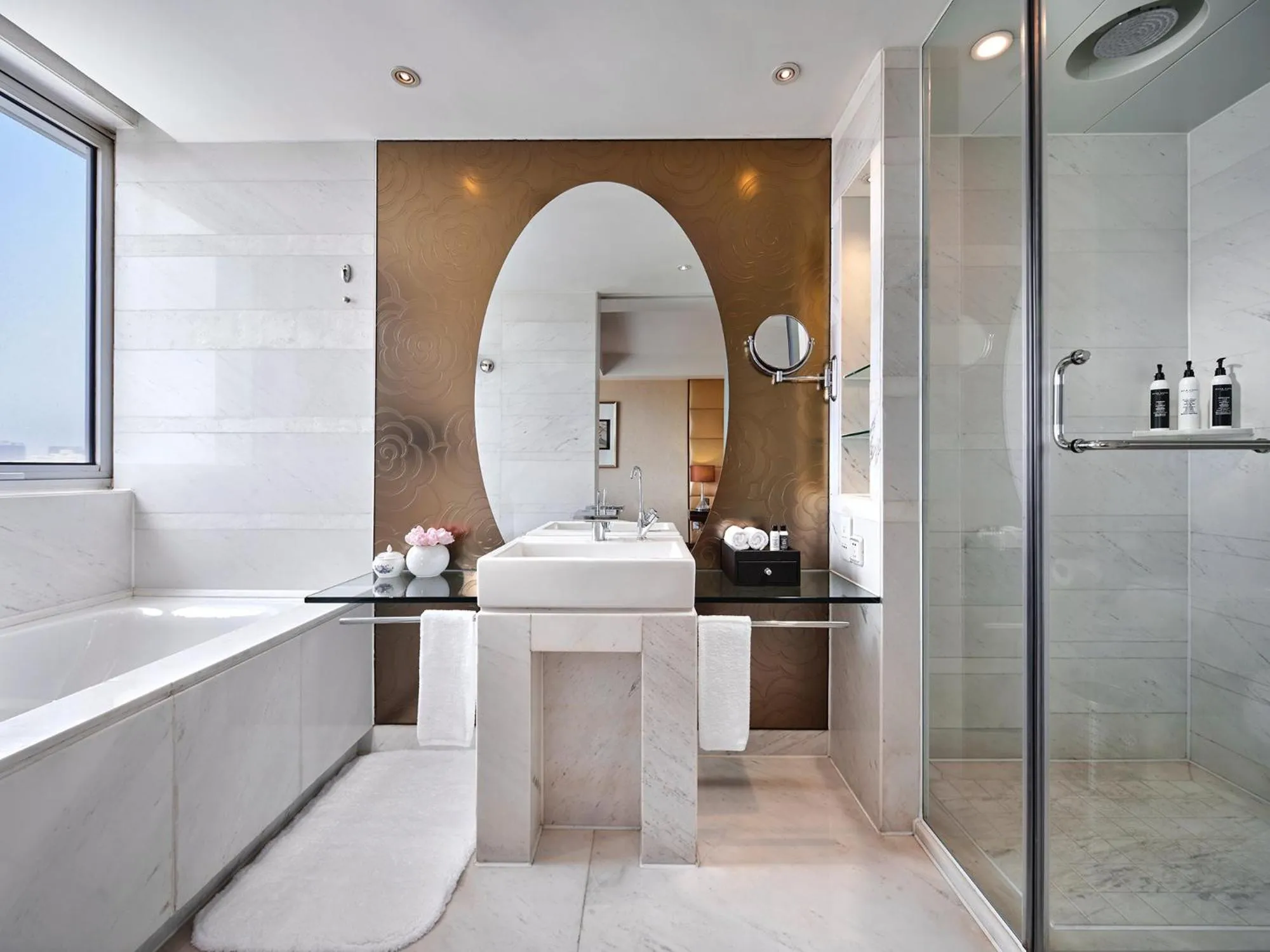 Toilet in Gehua New Century Hotel Beijing