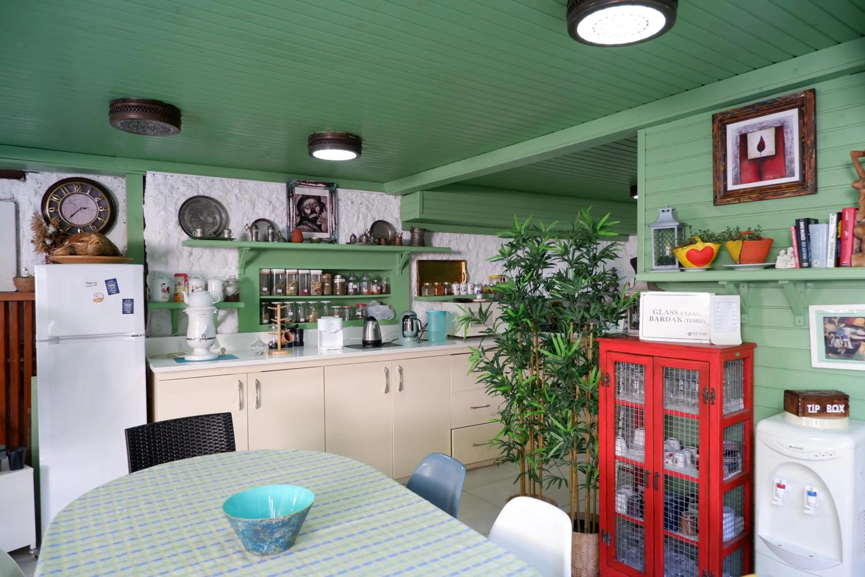 Kitchen or kitchenette in The Suite Apart Hotel