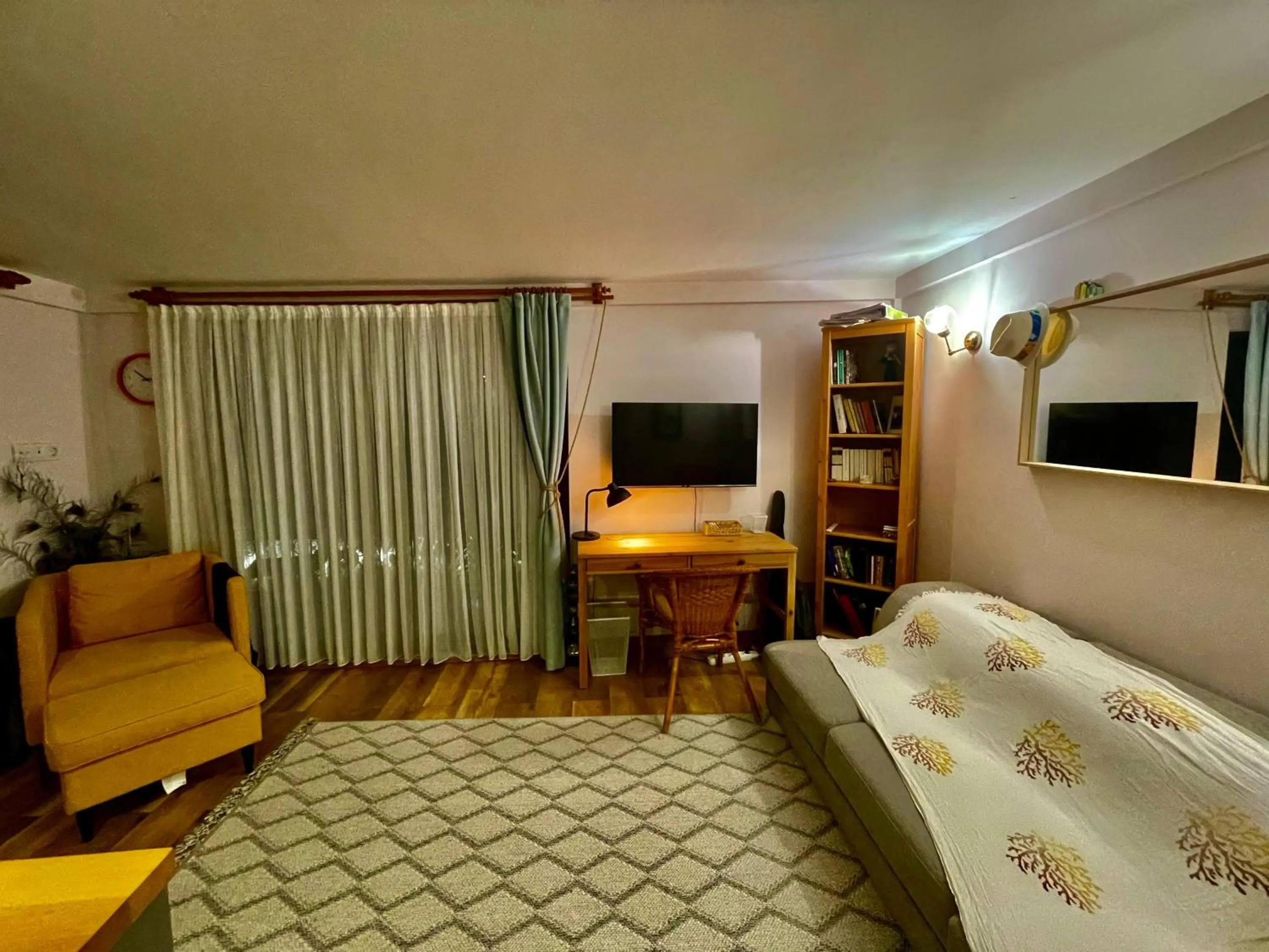 TV and multimedia, Bed in The Suite Apart Hotel