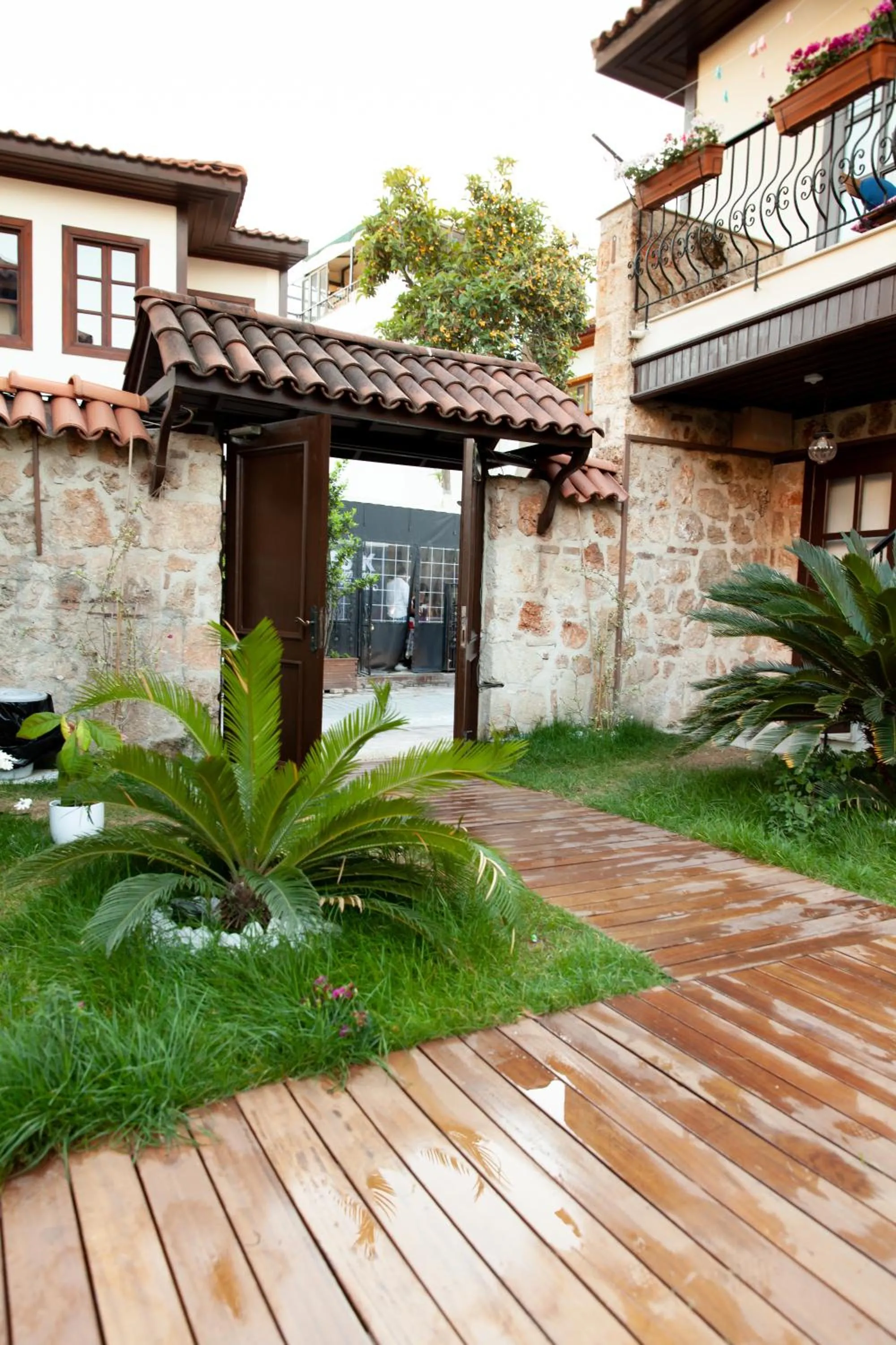 Facade/entrance in The Suite Apart Hotel