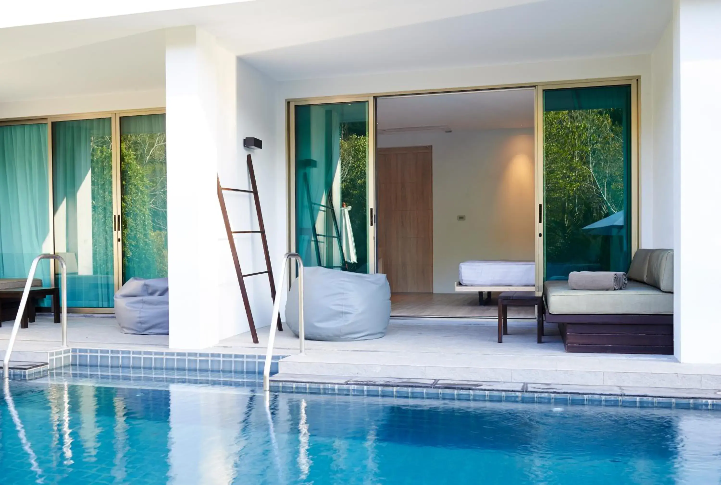 Deluxe Double Room with Pool Access in Moonlight Bay Resort Deluxe Double Room with Pool Access in Moonlight Bay Resort