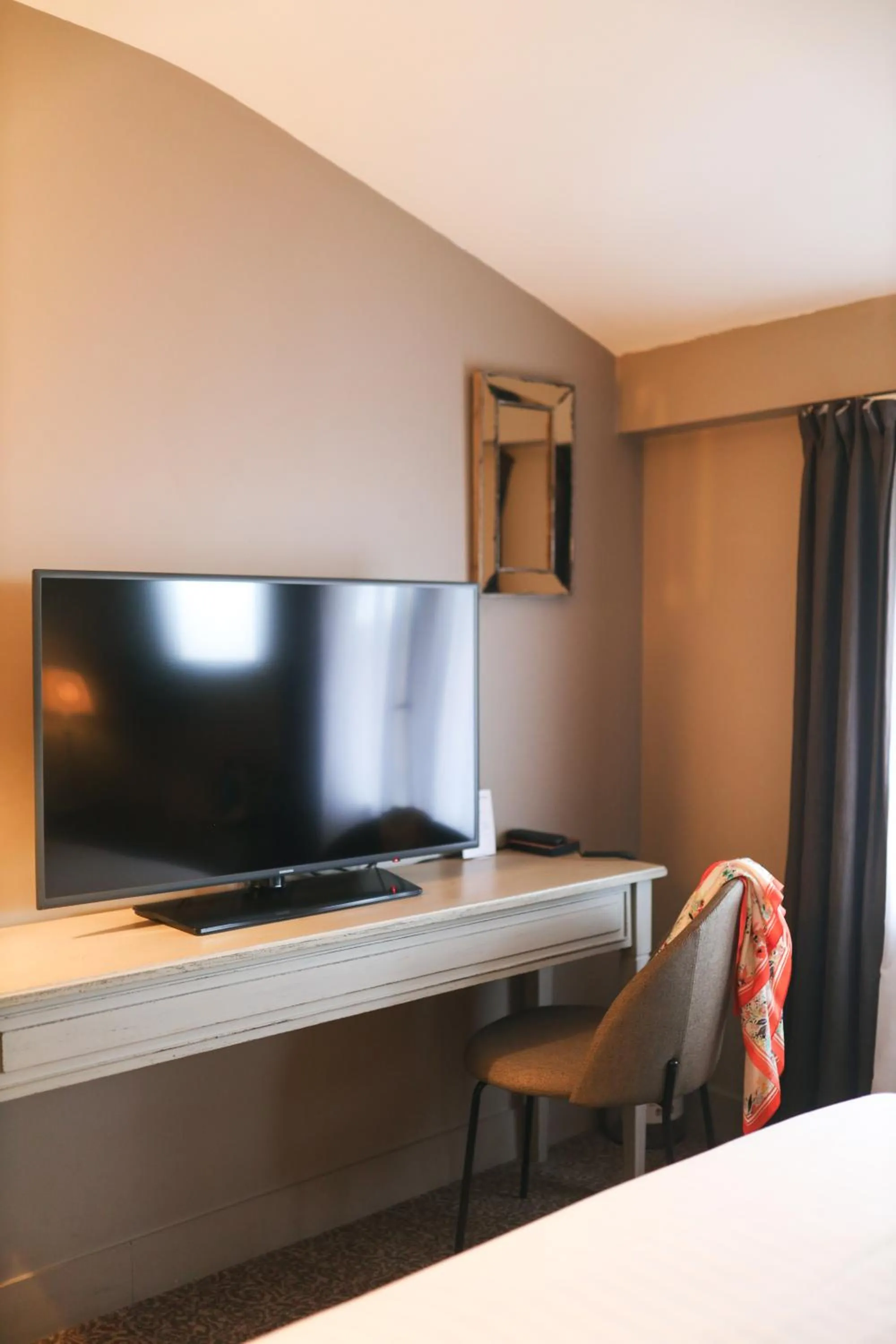 TV and multimedia, Bed in Best Western Plus d'Europe et d'Angleterre