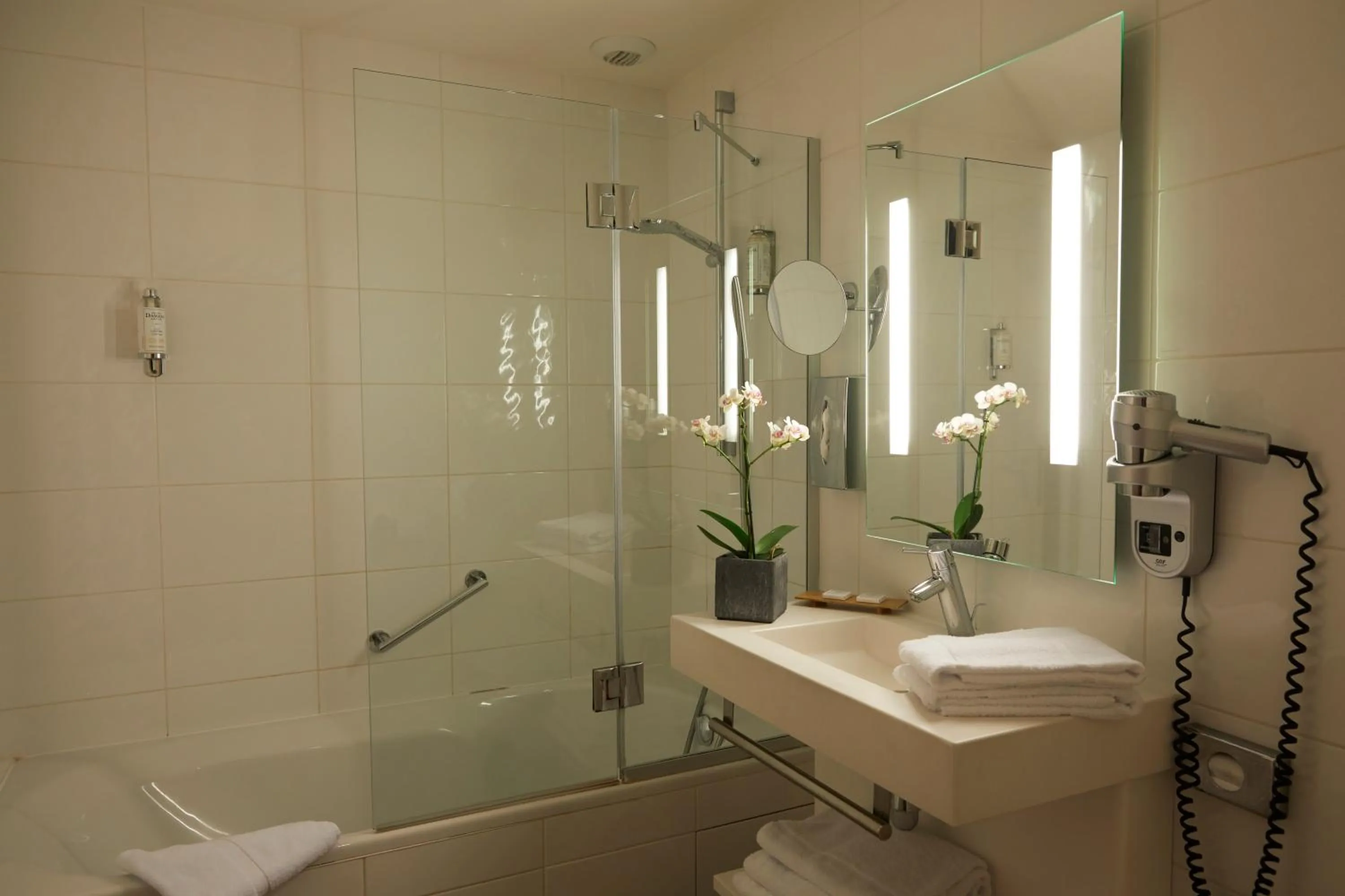 Bathroom in Best Western Plus d'Europe et d'Angleterre