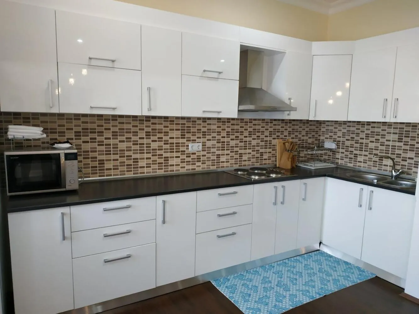 Kitchen or kitchenette in City Mansion ApartHotel