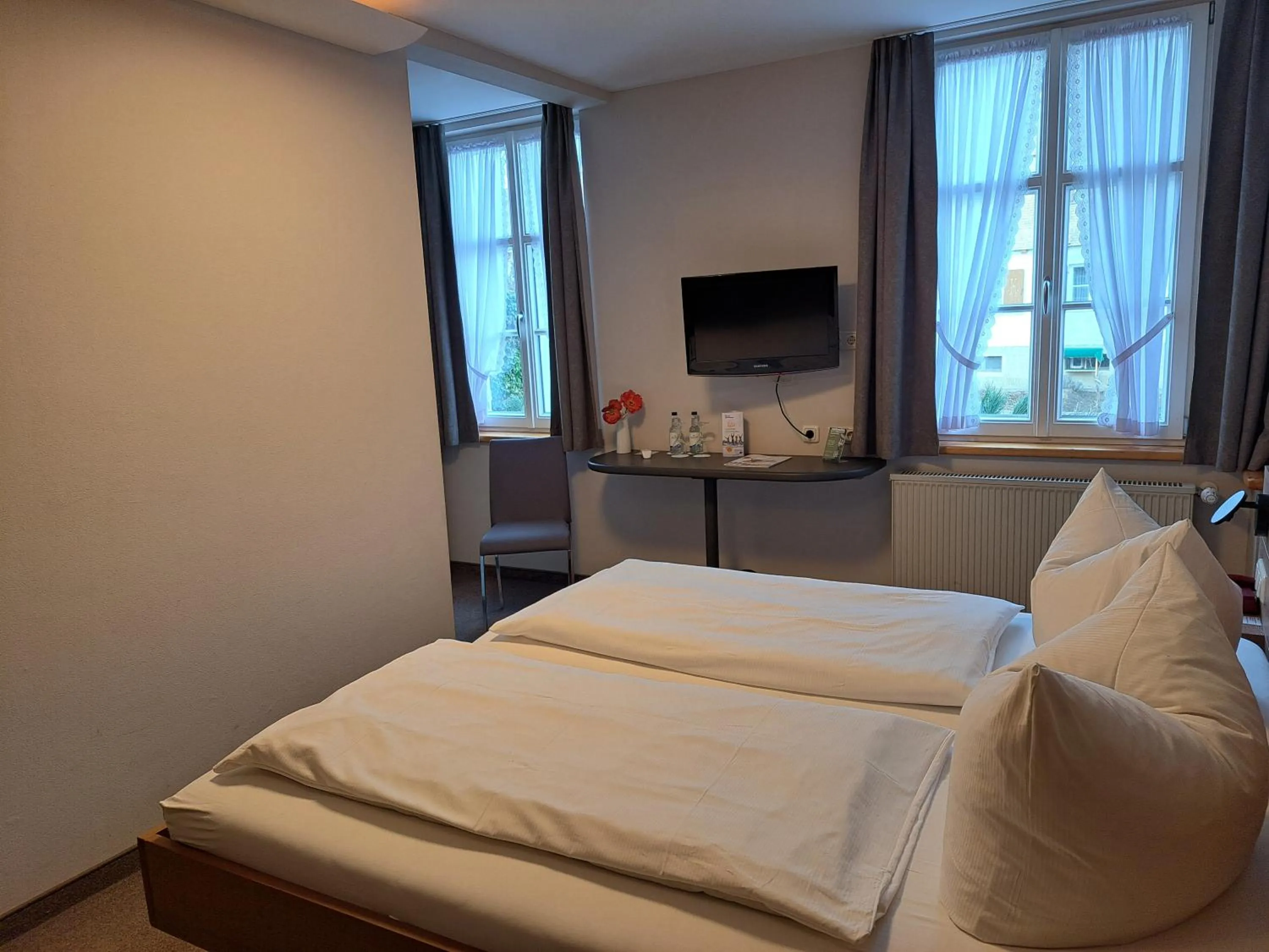 Living room, Bed in Landgasthof Rössle - Beim Kräuterwirt