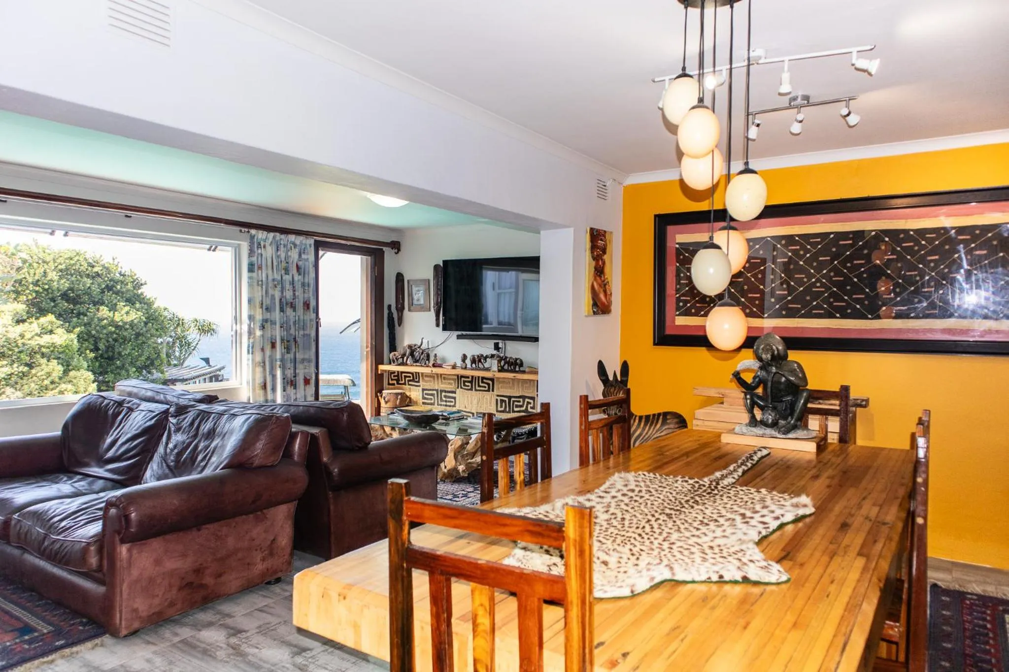 Living room in 305 Guest House