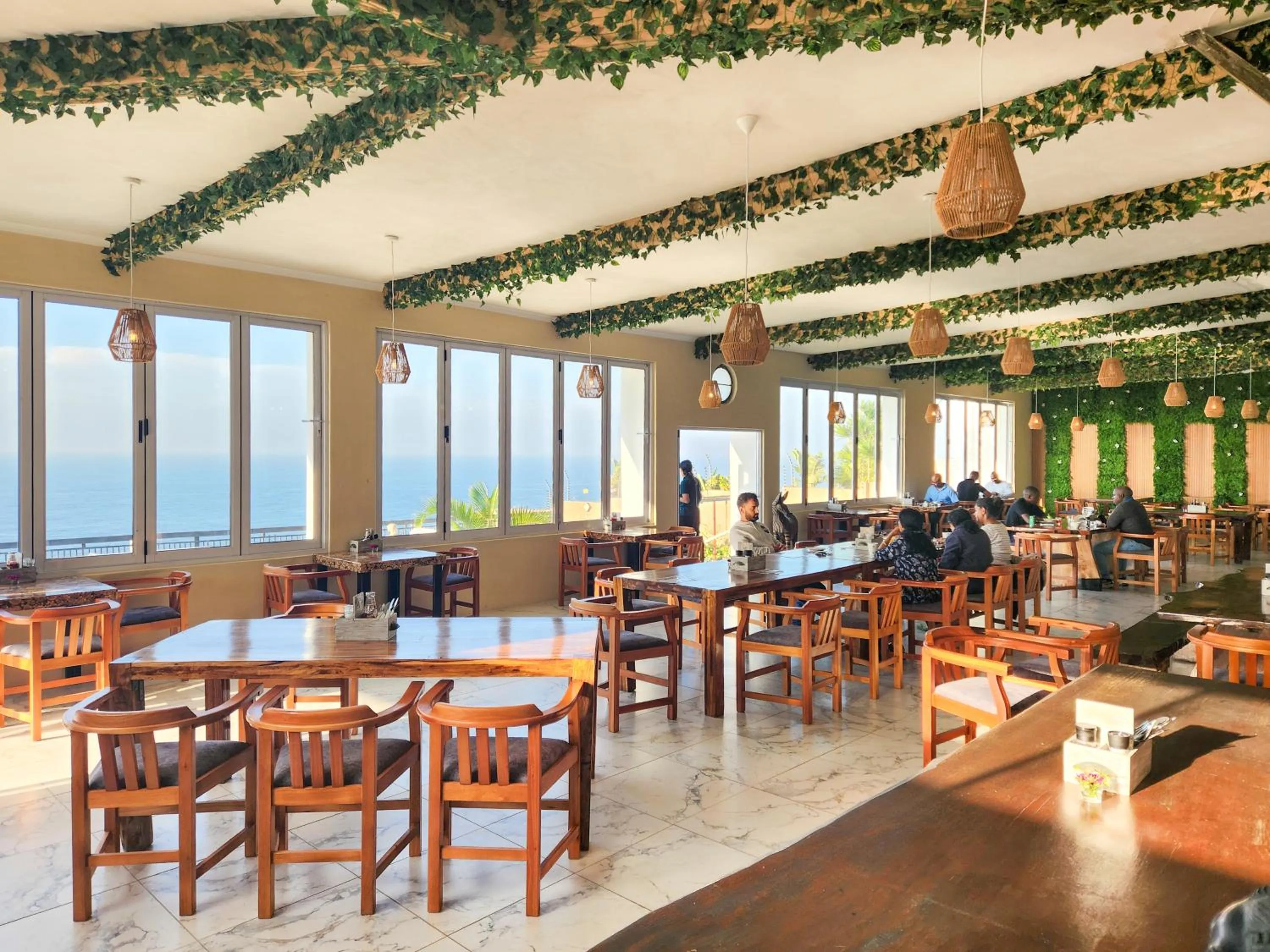 Restaurant/places to eat in 305 Guest House