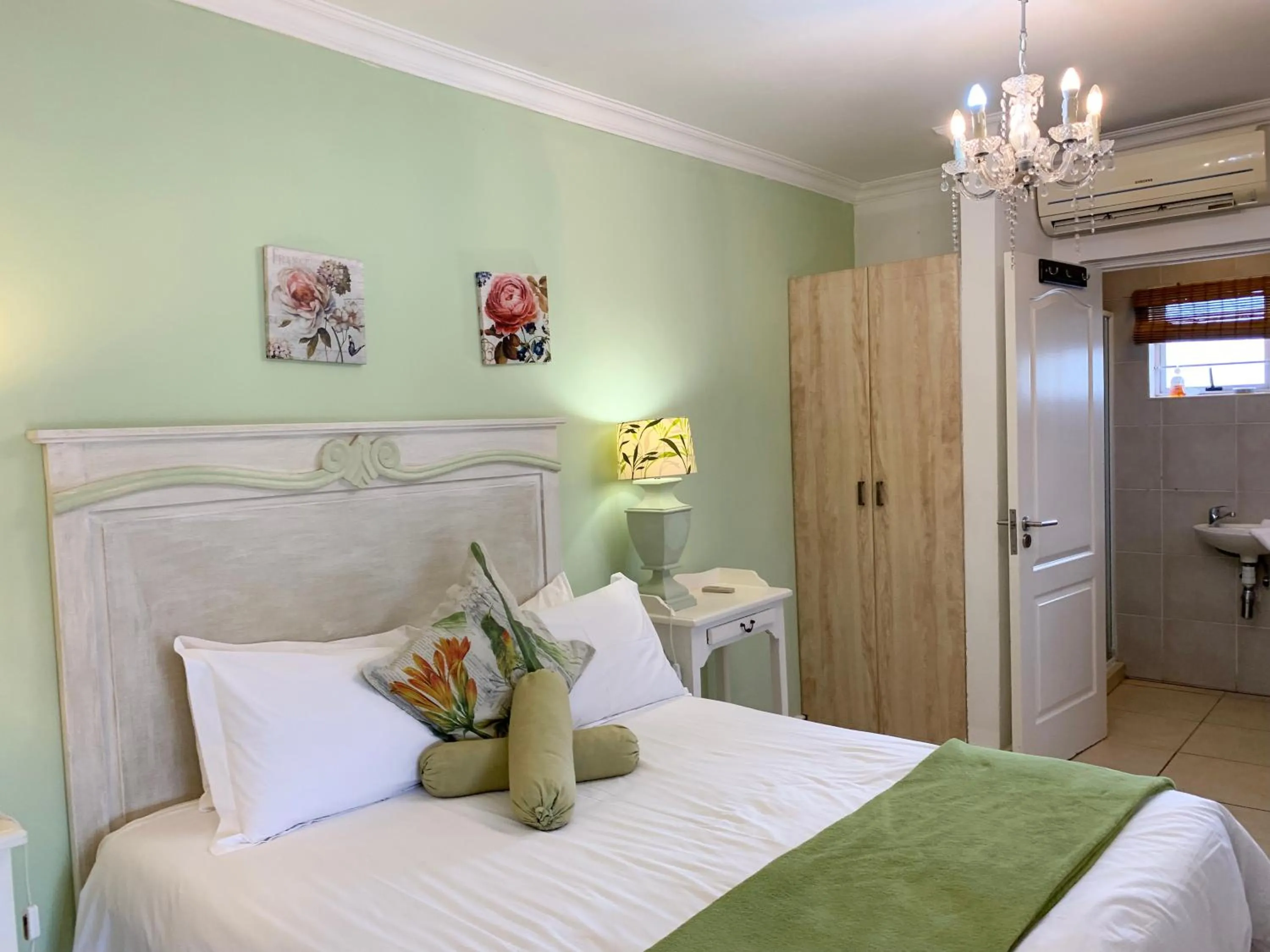 Photo of the whole room in 305 Guest House