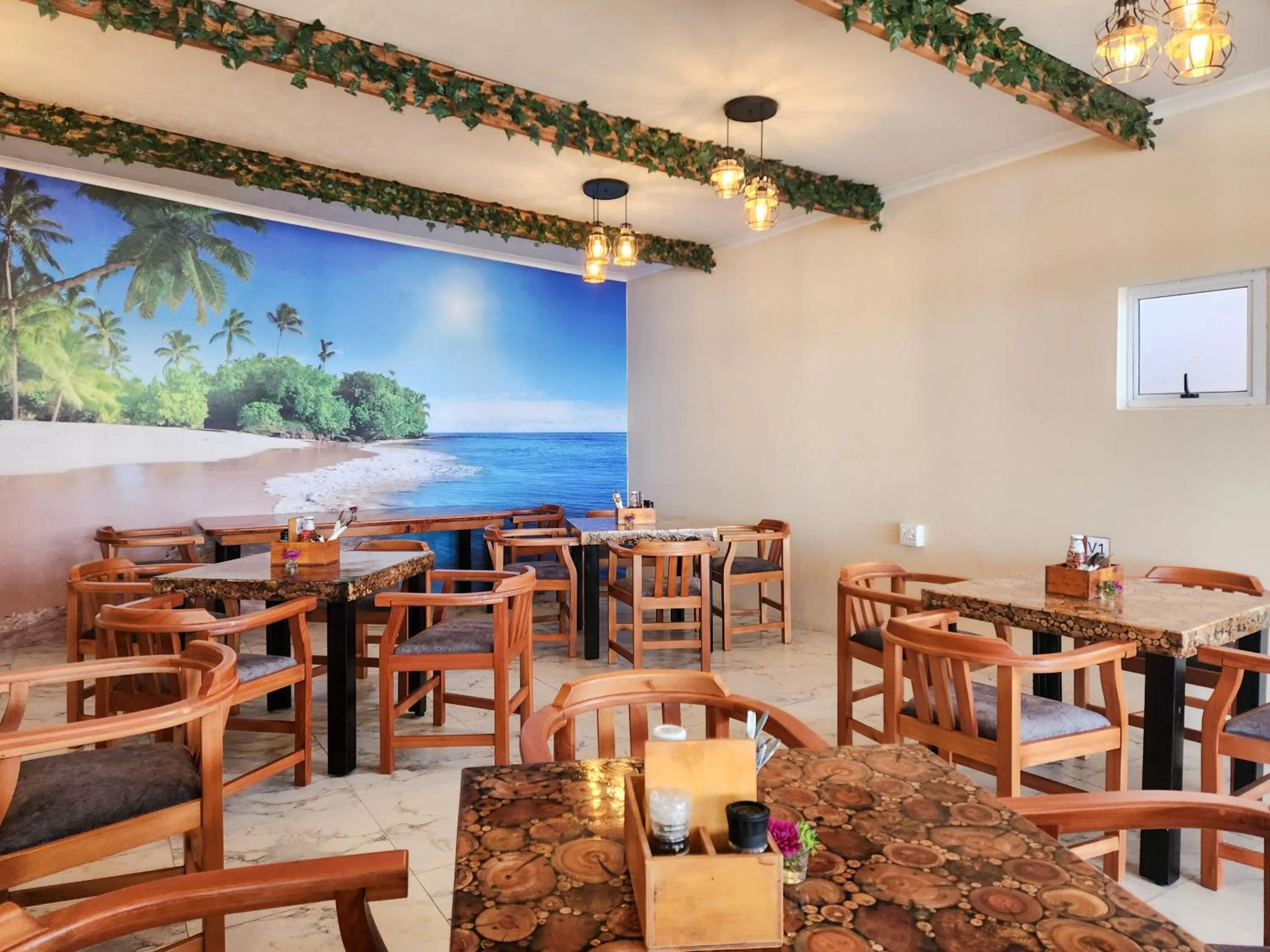 Restaurant/places to eat in 305 Guest House