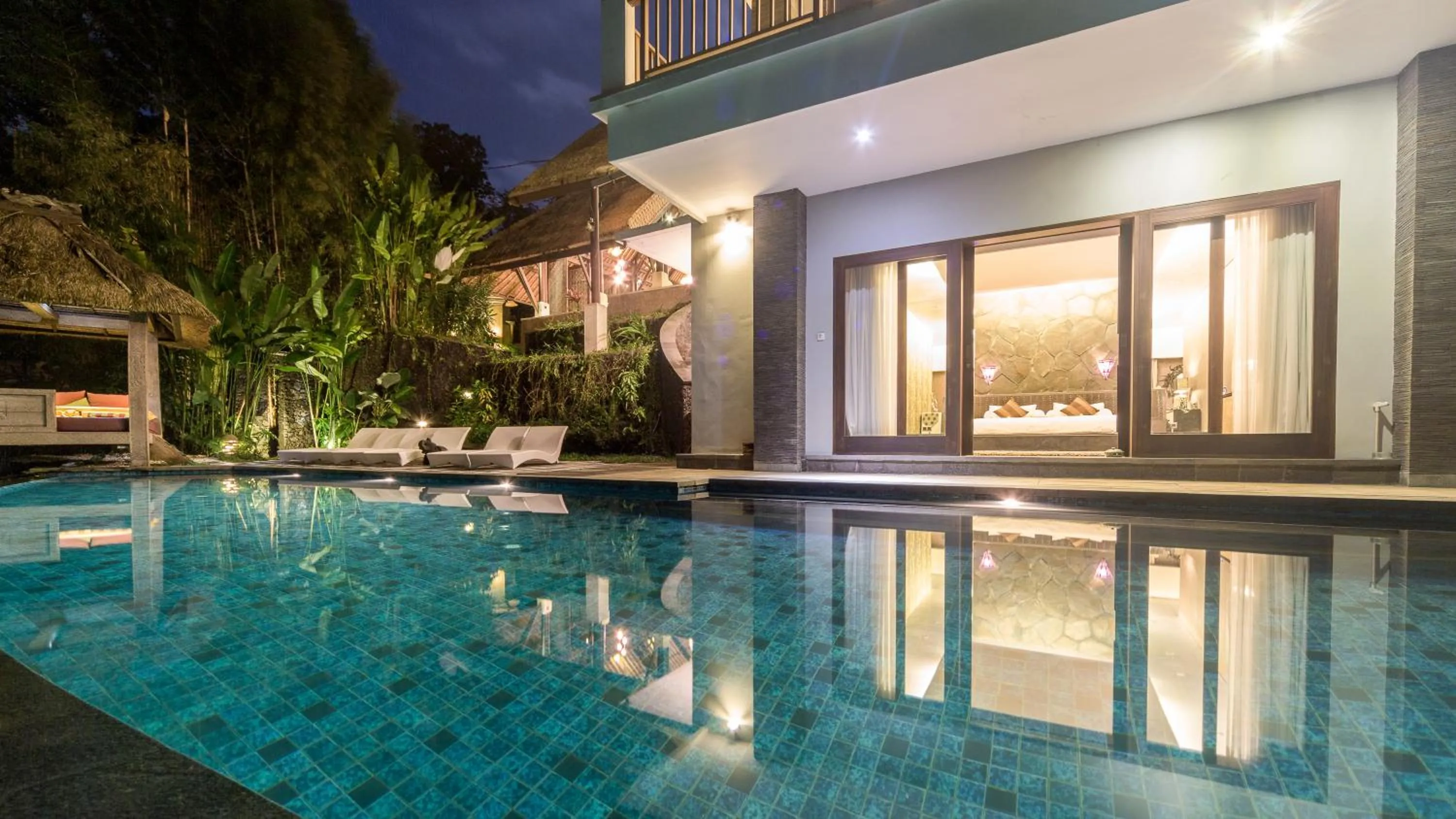 Shower in The Manipura Luxury Estate and Spa Up to 18 person, fully serviced