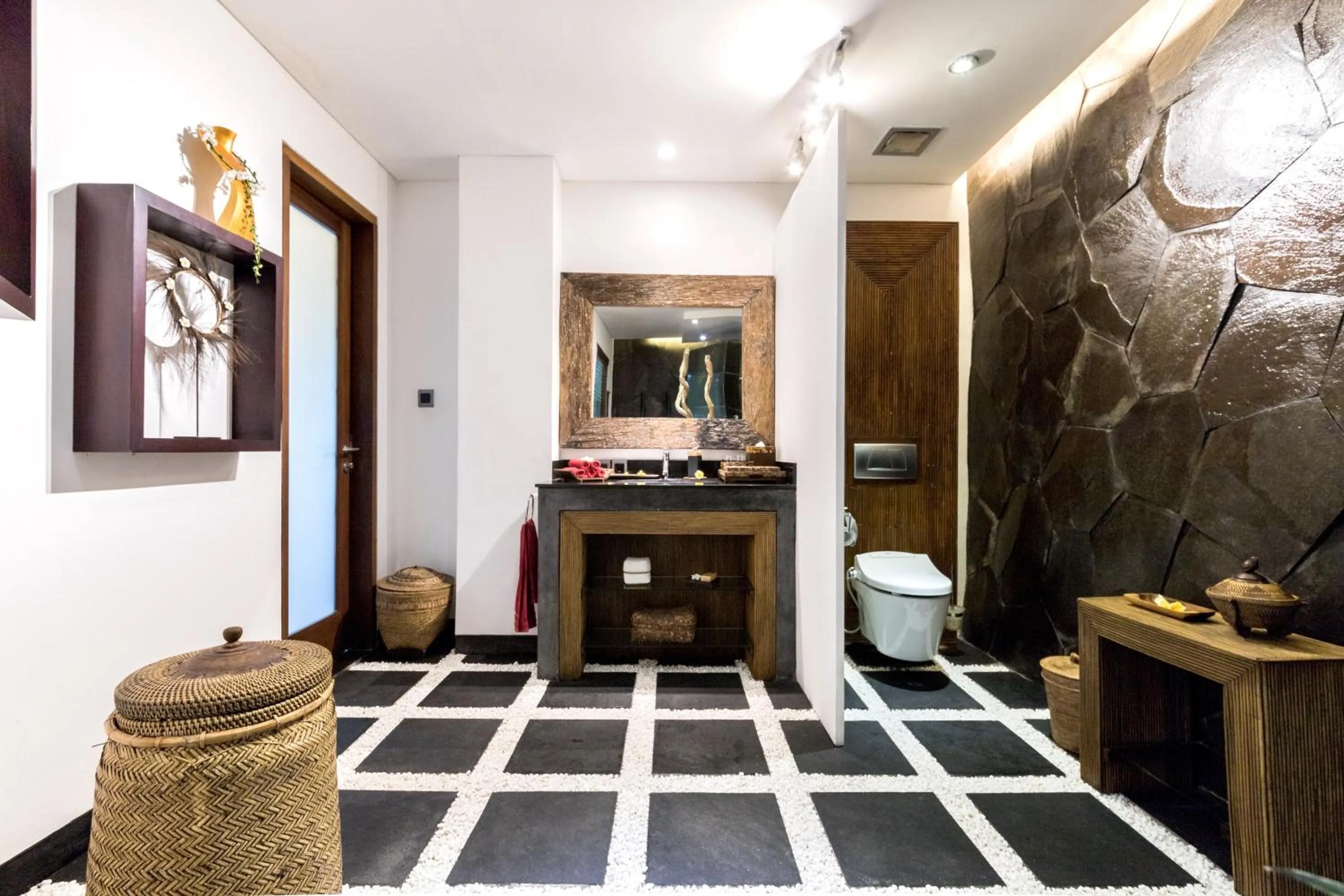 Toilet in The Manipura Luxury Estate and Spa Up to 18 person, fully serviced