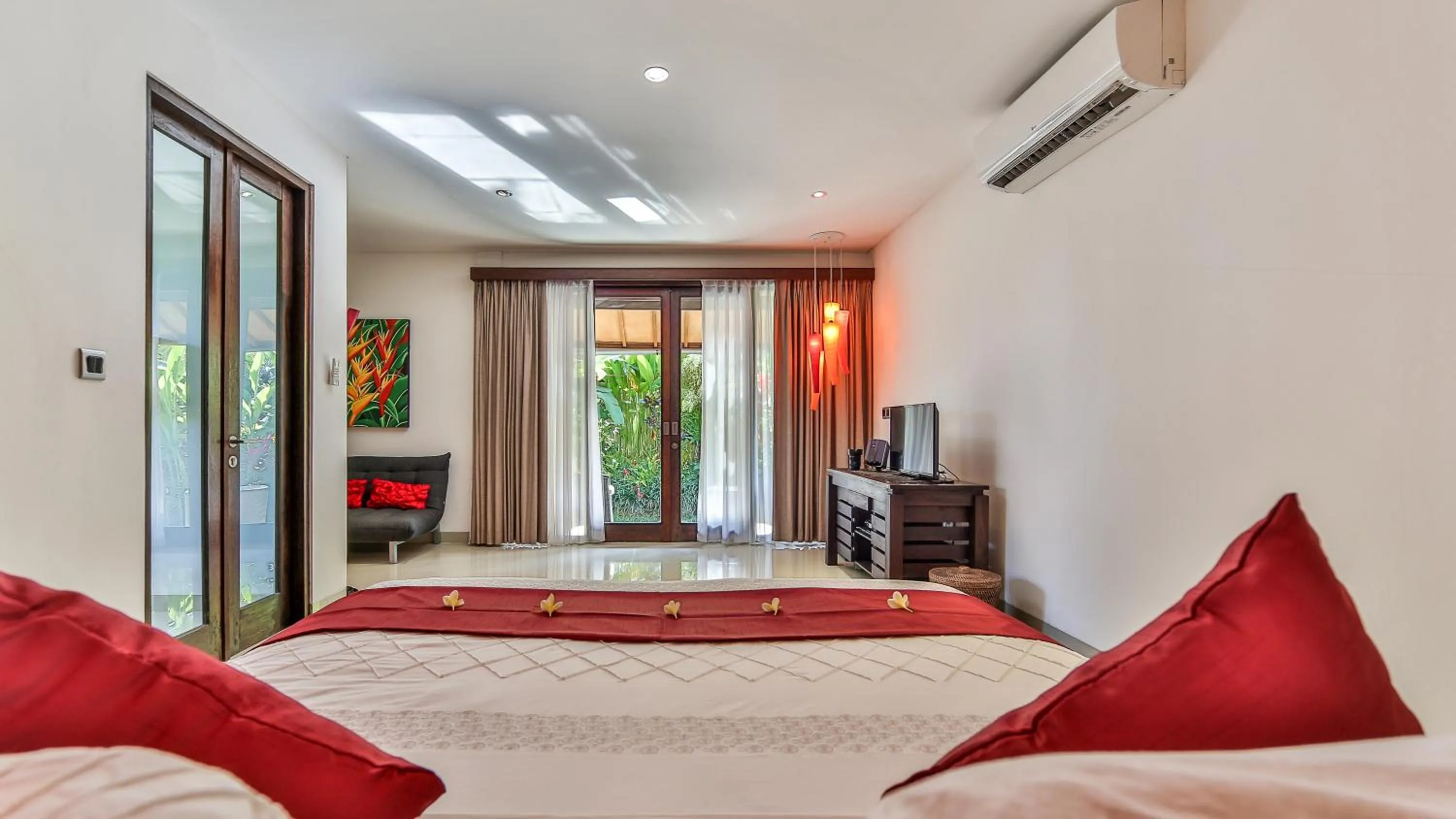 Bed in The Manipura Luxury Estate and Spa Up to 18 person, fully serviced