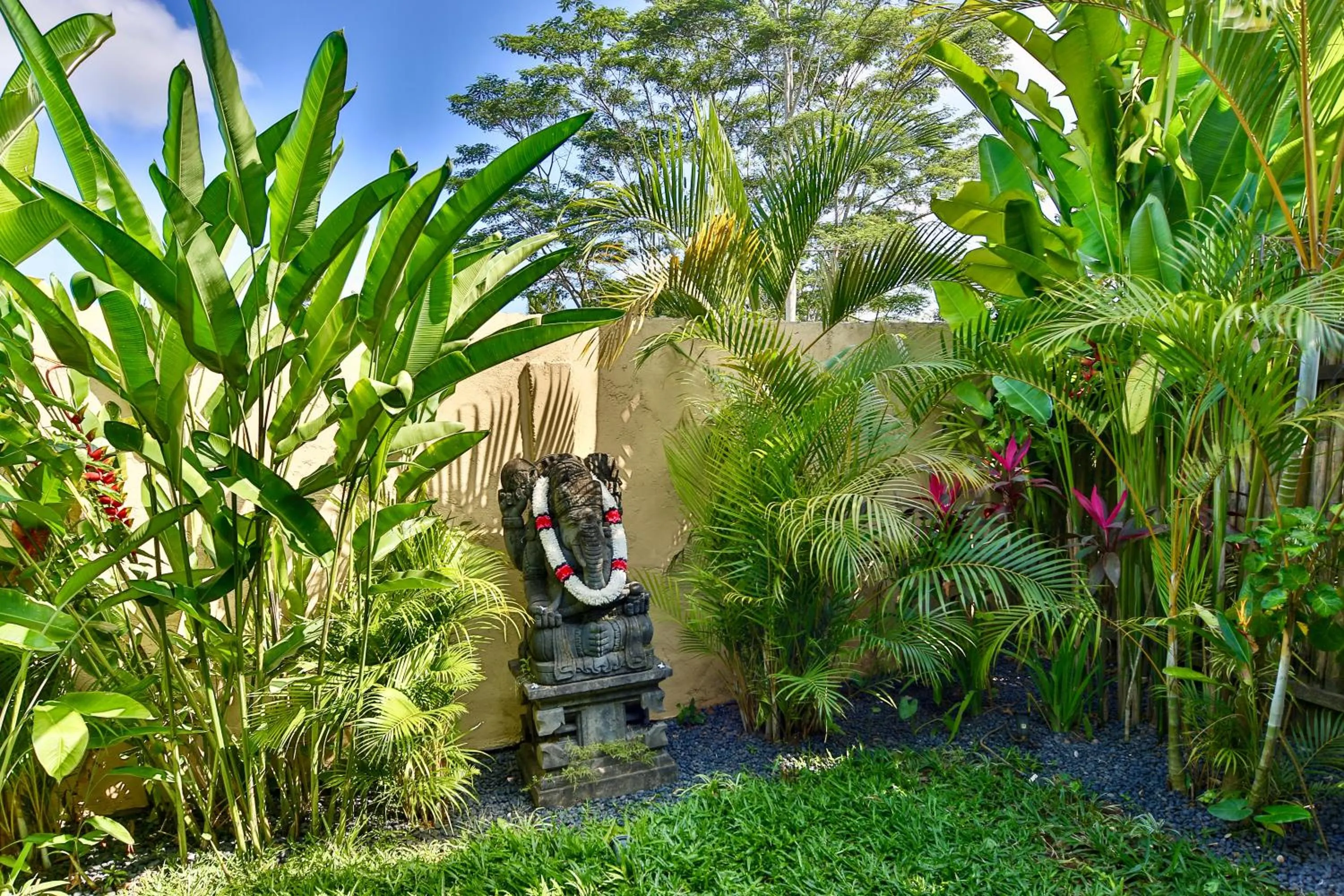 Garden in The Manipura Luxury Estate and Spa Up to 18 person, fully serviced